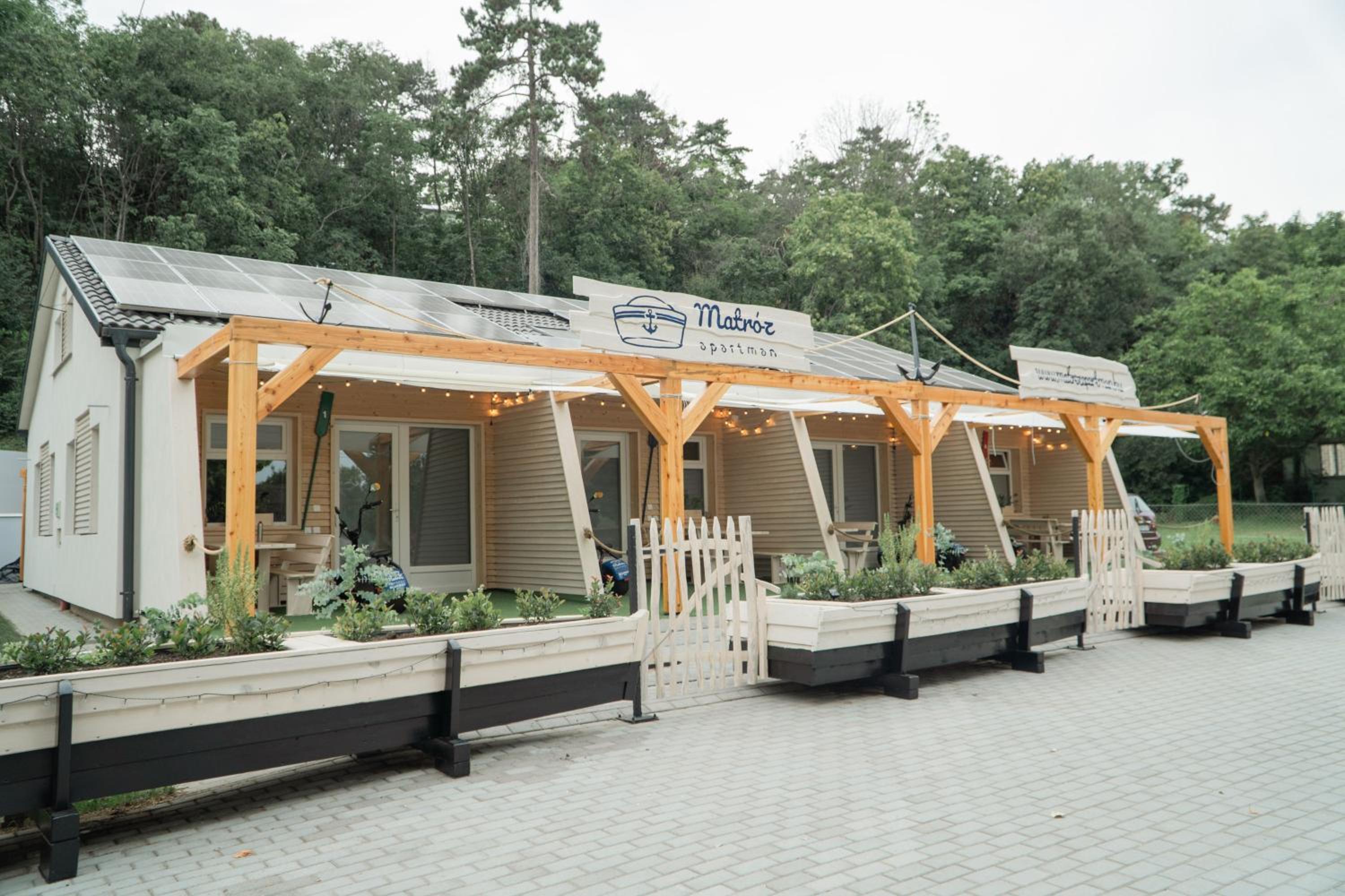 Matróz Apartmanok - Közvetlenül a stranddal szemben