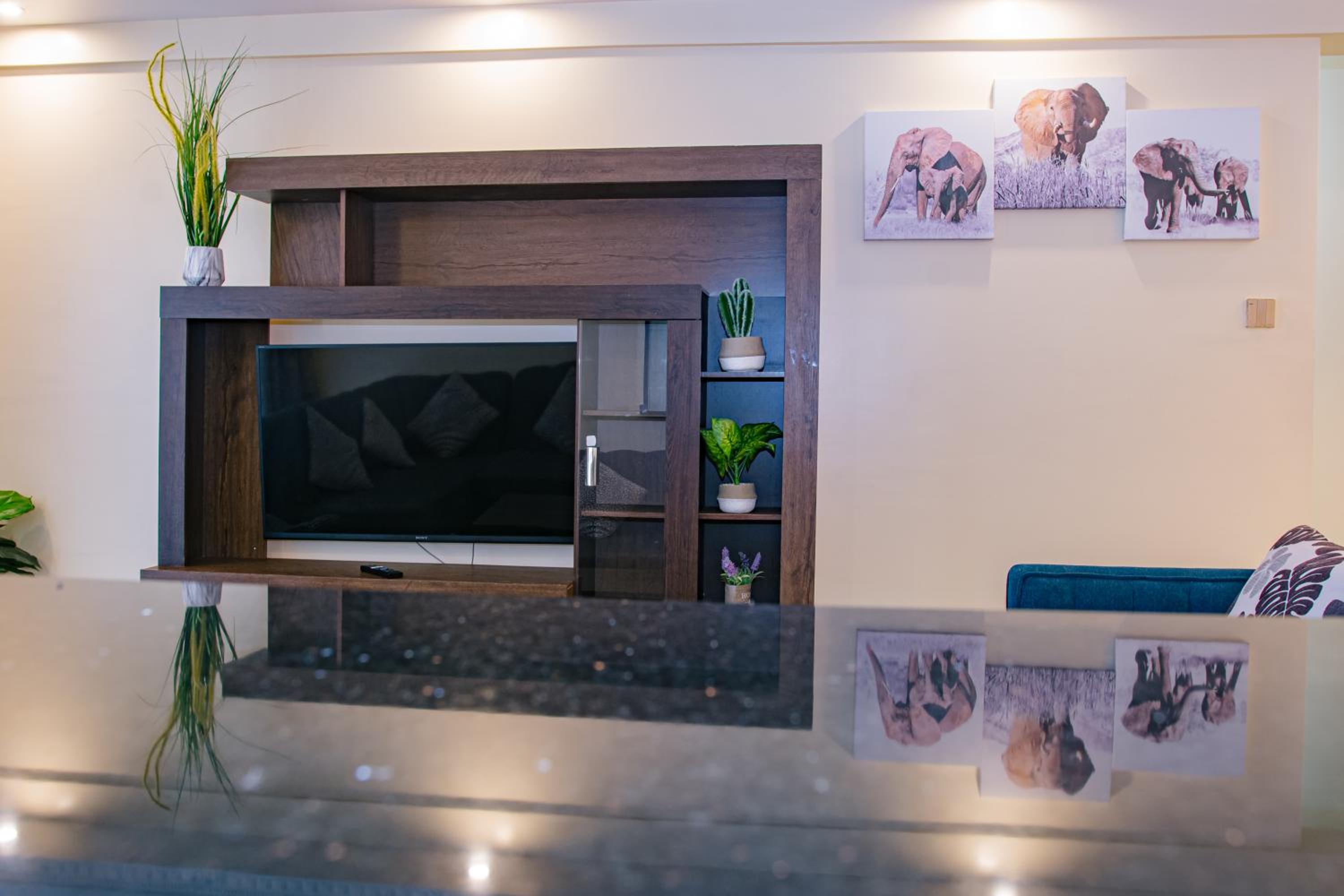 Elegant 2 BR Apartment Kileleshwa - Free Netflix, Parking, Superfast WIFI, Views of Arboretum view 2