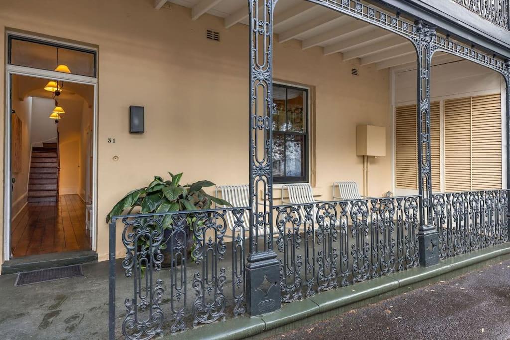 Luxury harbourside living with rich historic charm