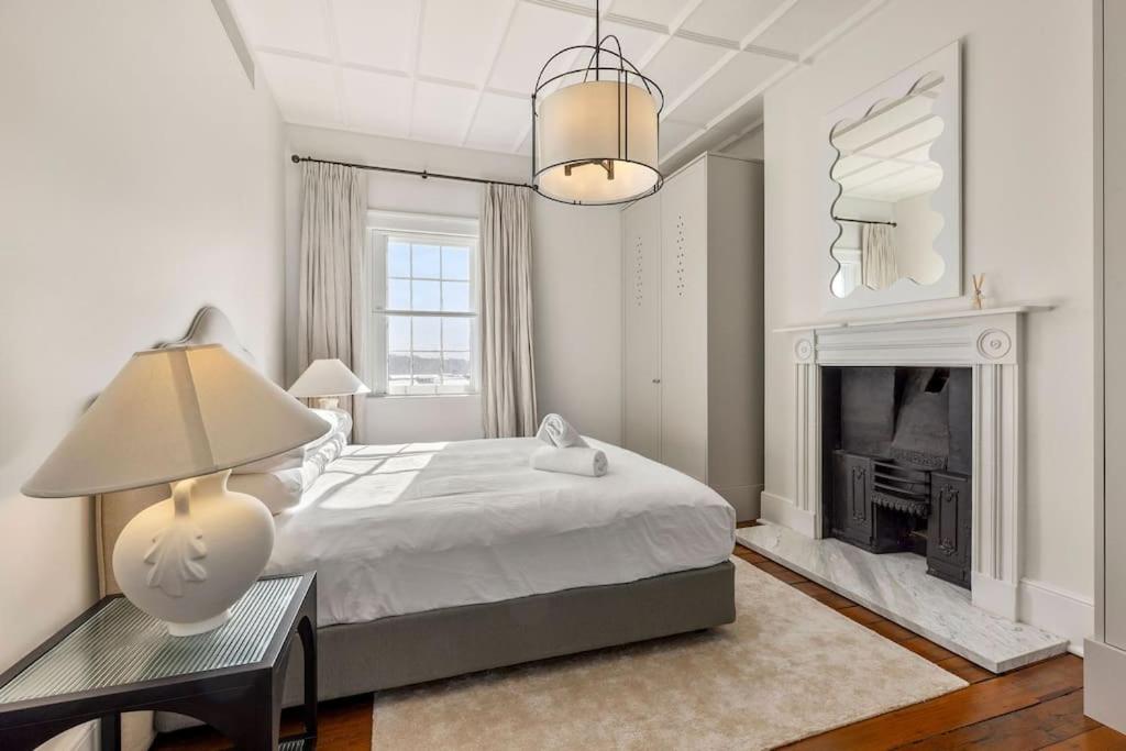 Luxury harbourside living with rich historic charm