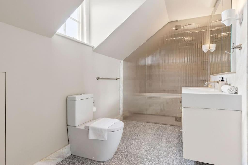 Luxury harbourside living with rich historic charm