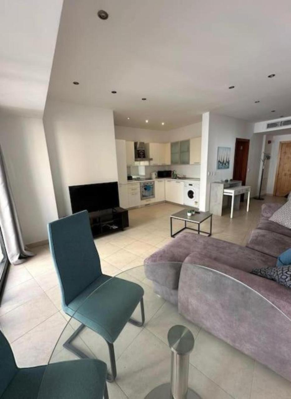Flat in the heart of St Julians photo 2