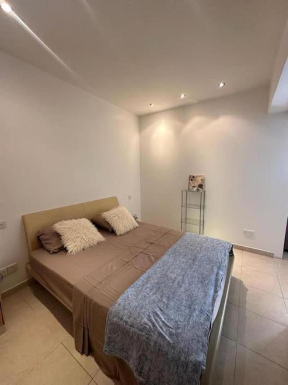 Flat in the heart of St Julians photo 3