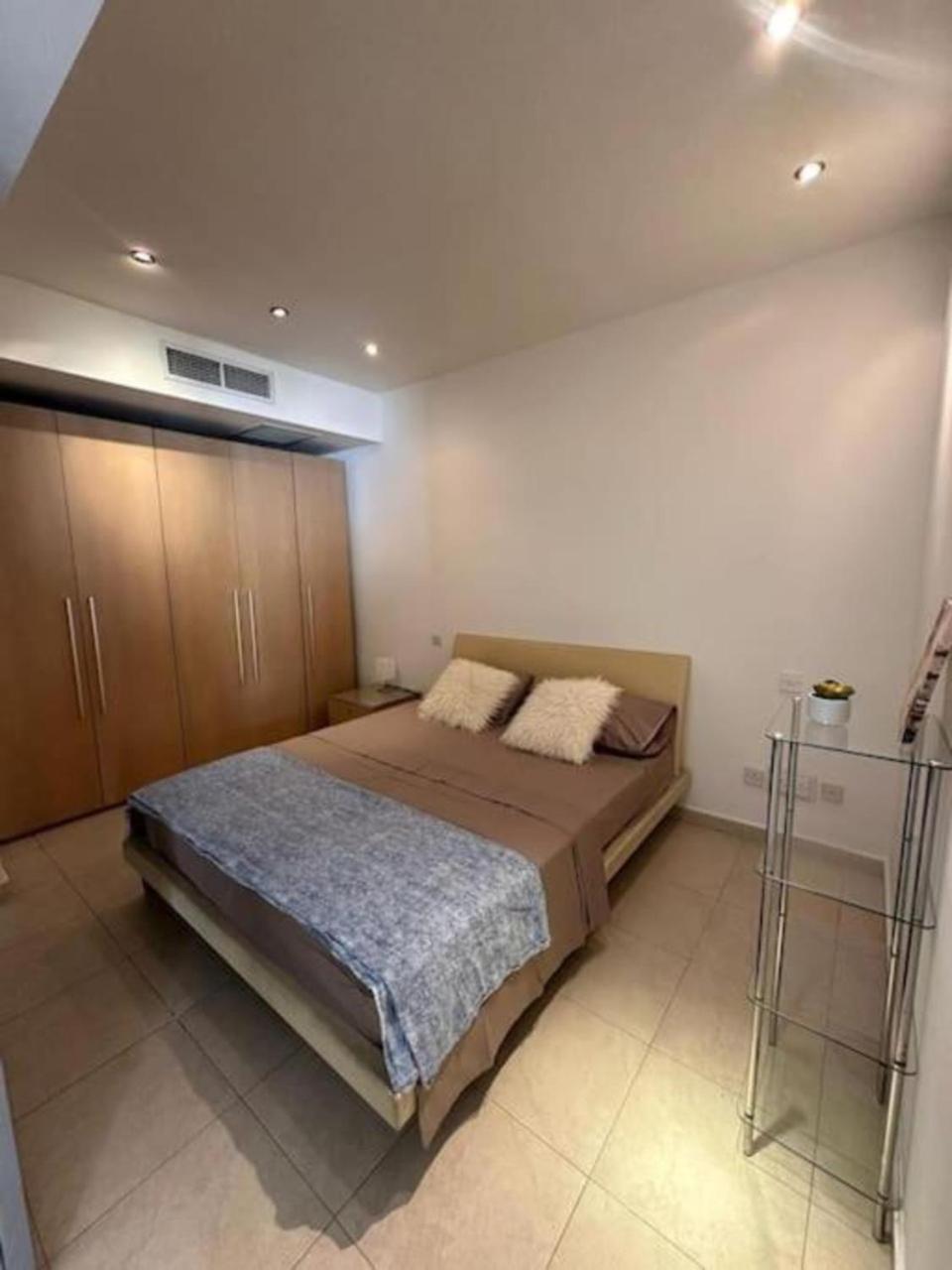 Flat in the heart of St Julians photo 5