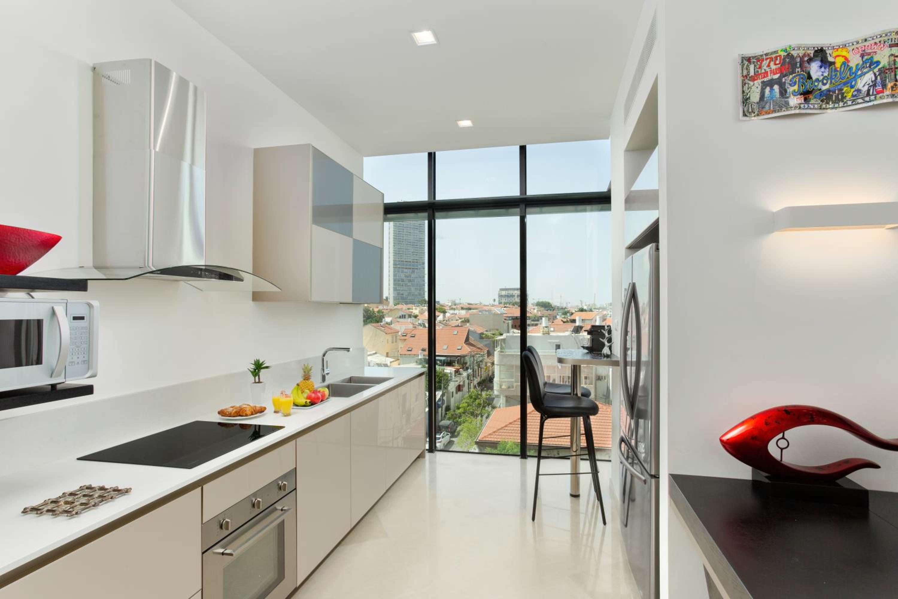 Deluxe Loft 2BR in White City by HolyGuest view 2