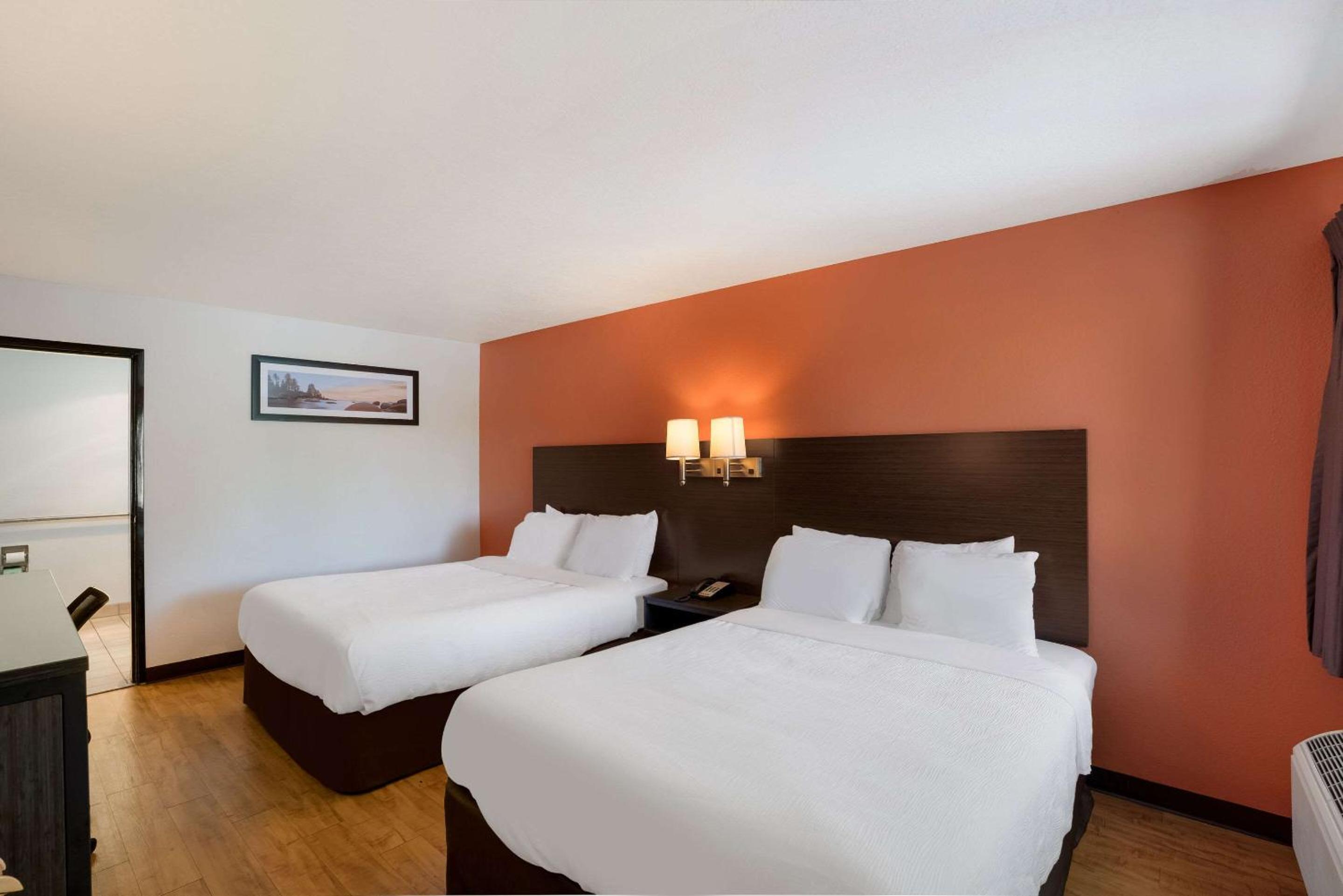 Quality Inn & Suites Junction view 2