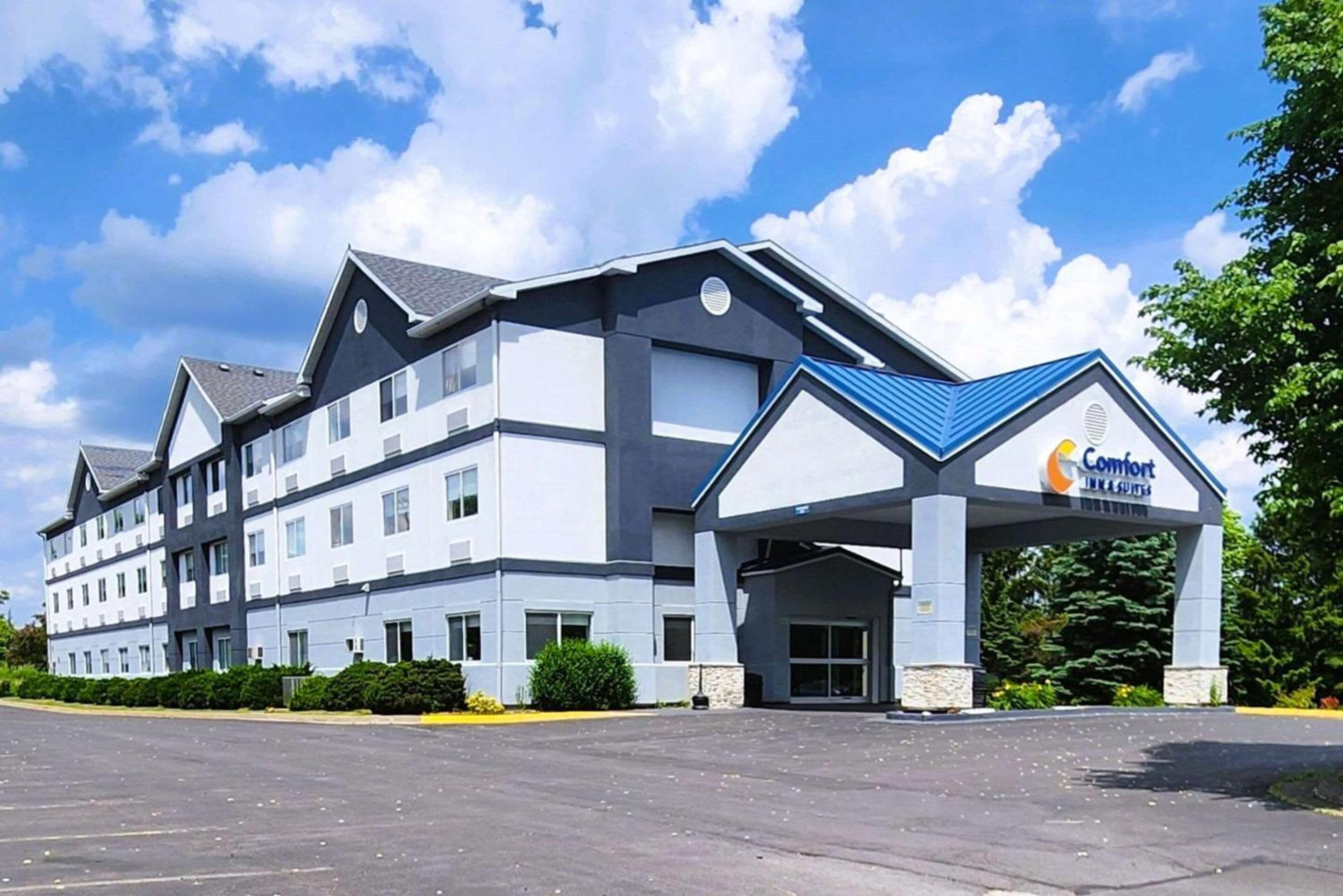 Hotel Comfort Inn & Suites Liverpool - Syracuse - Image 1
