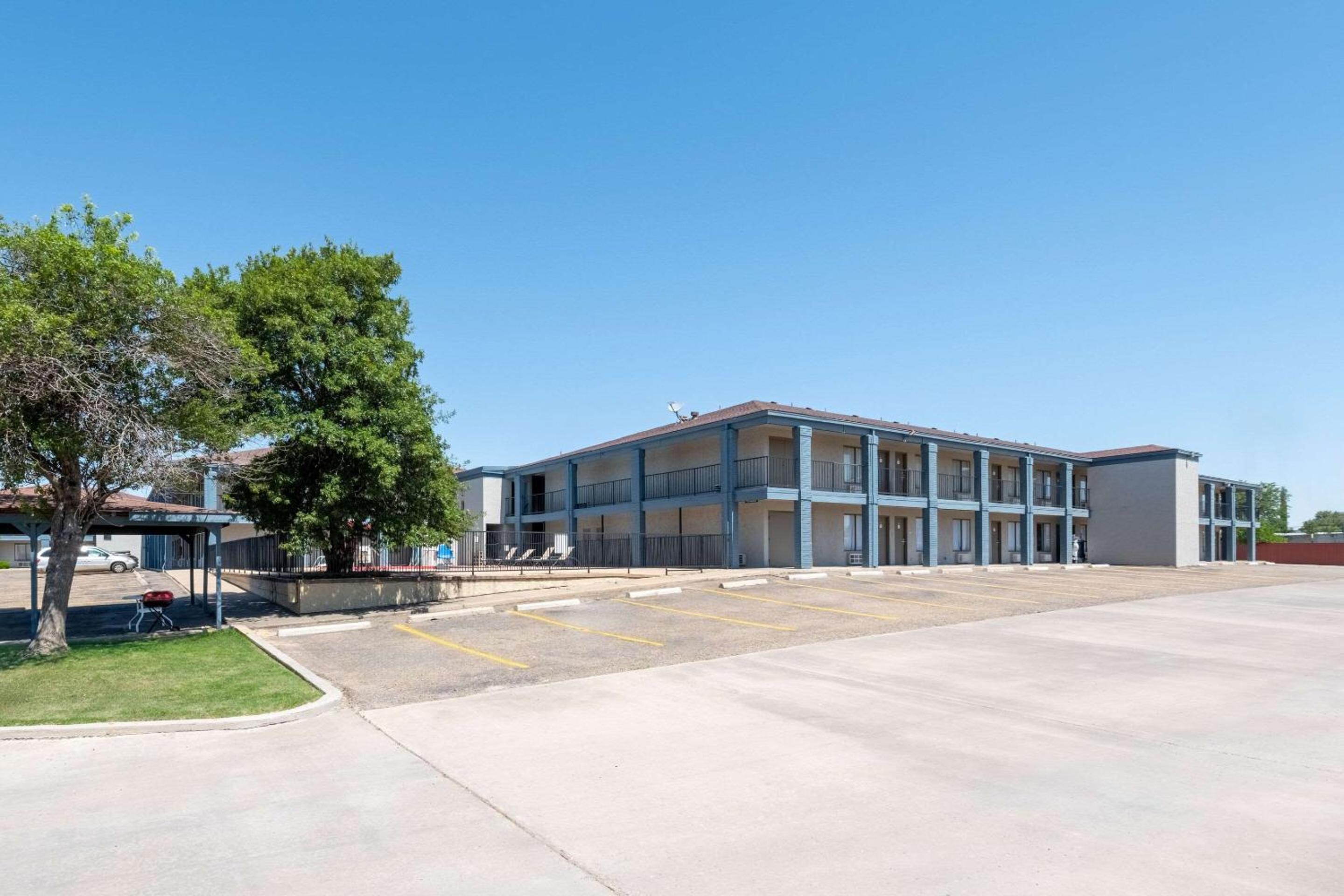 Quality Inn Plainview view 3
