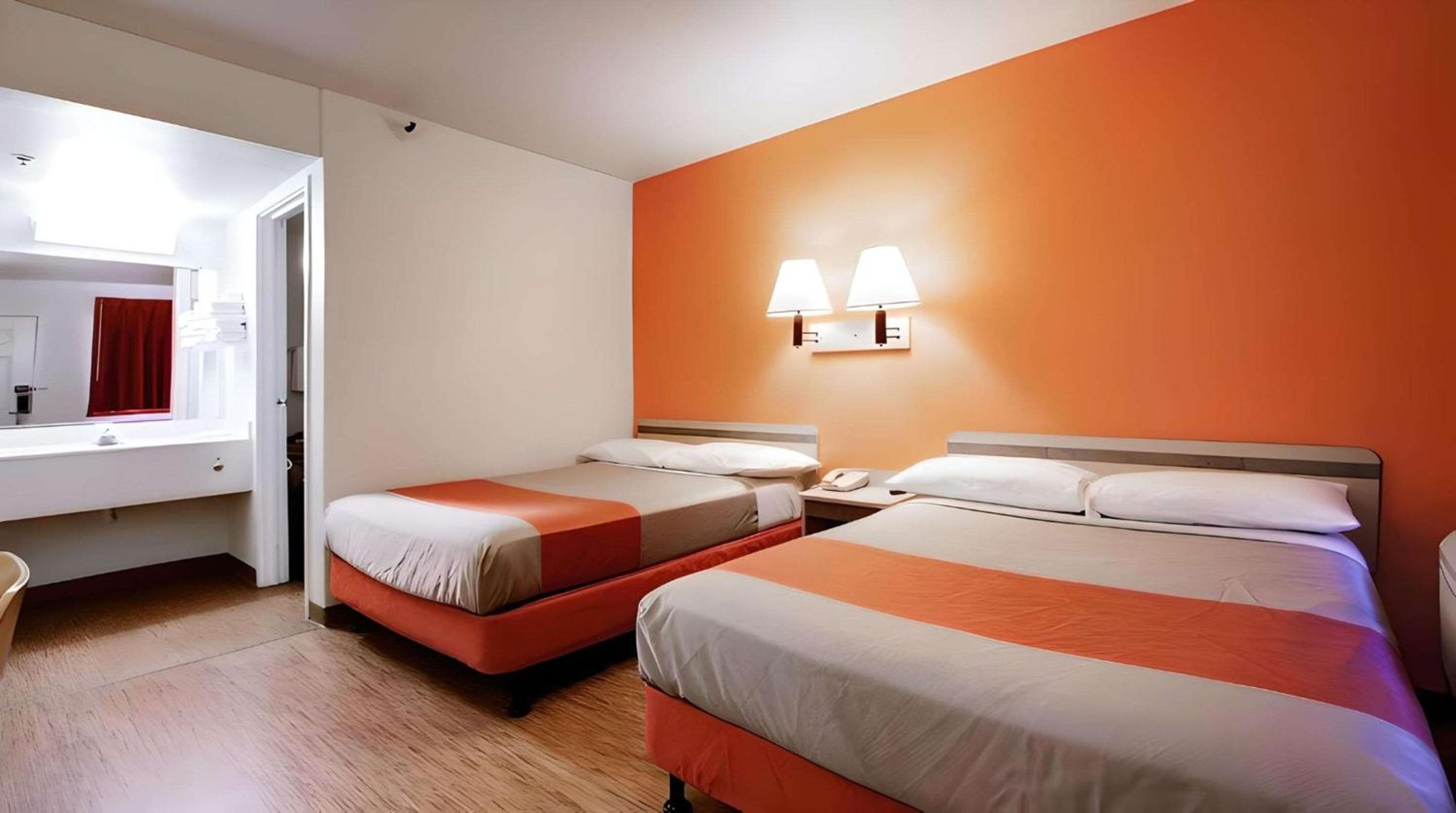 Super 8 by Wyndham Woods Cross - Salt Lake City North