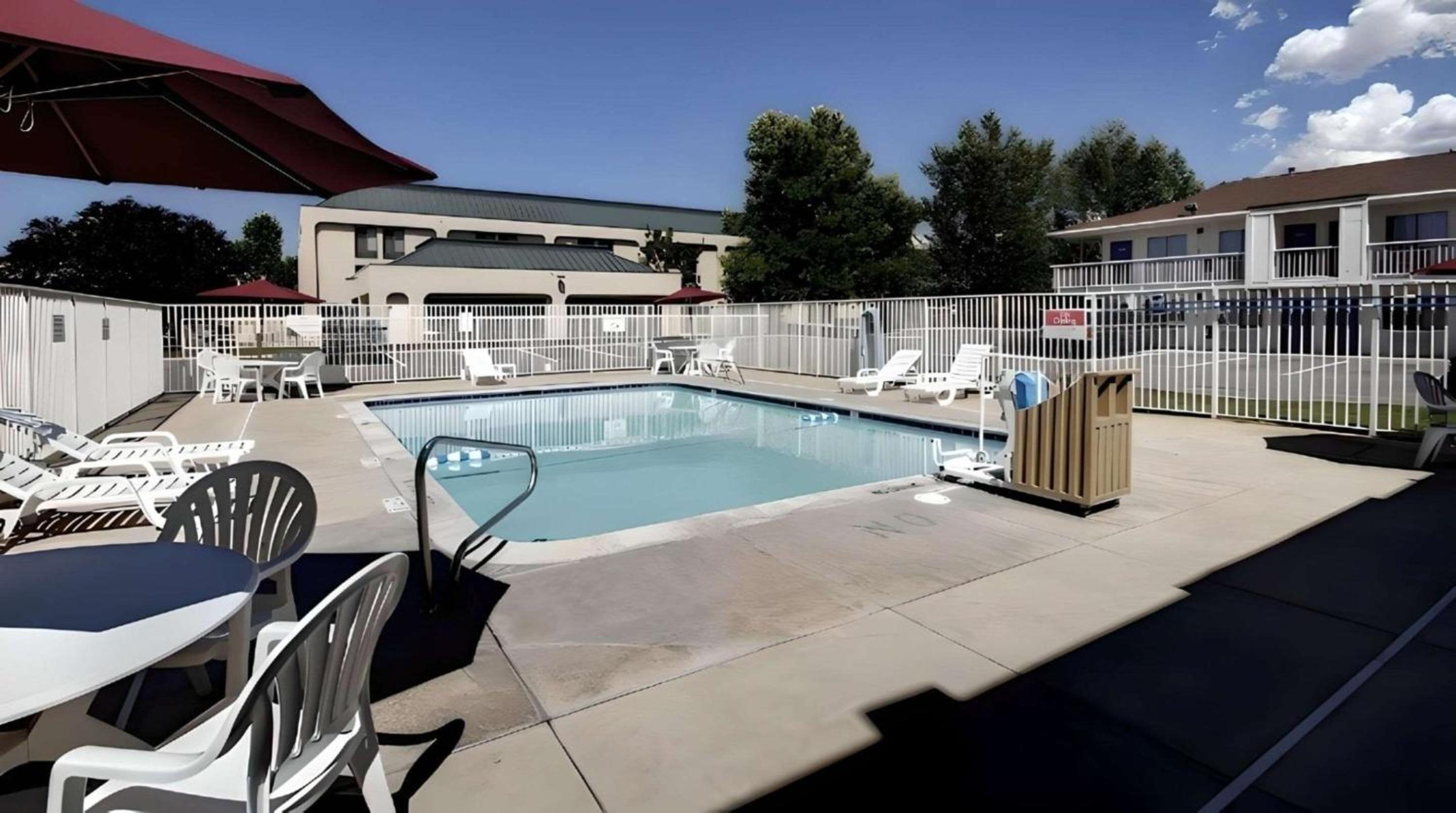 Super 8 by Wyndham Woods Cross - Salt Lake City North