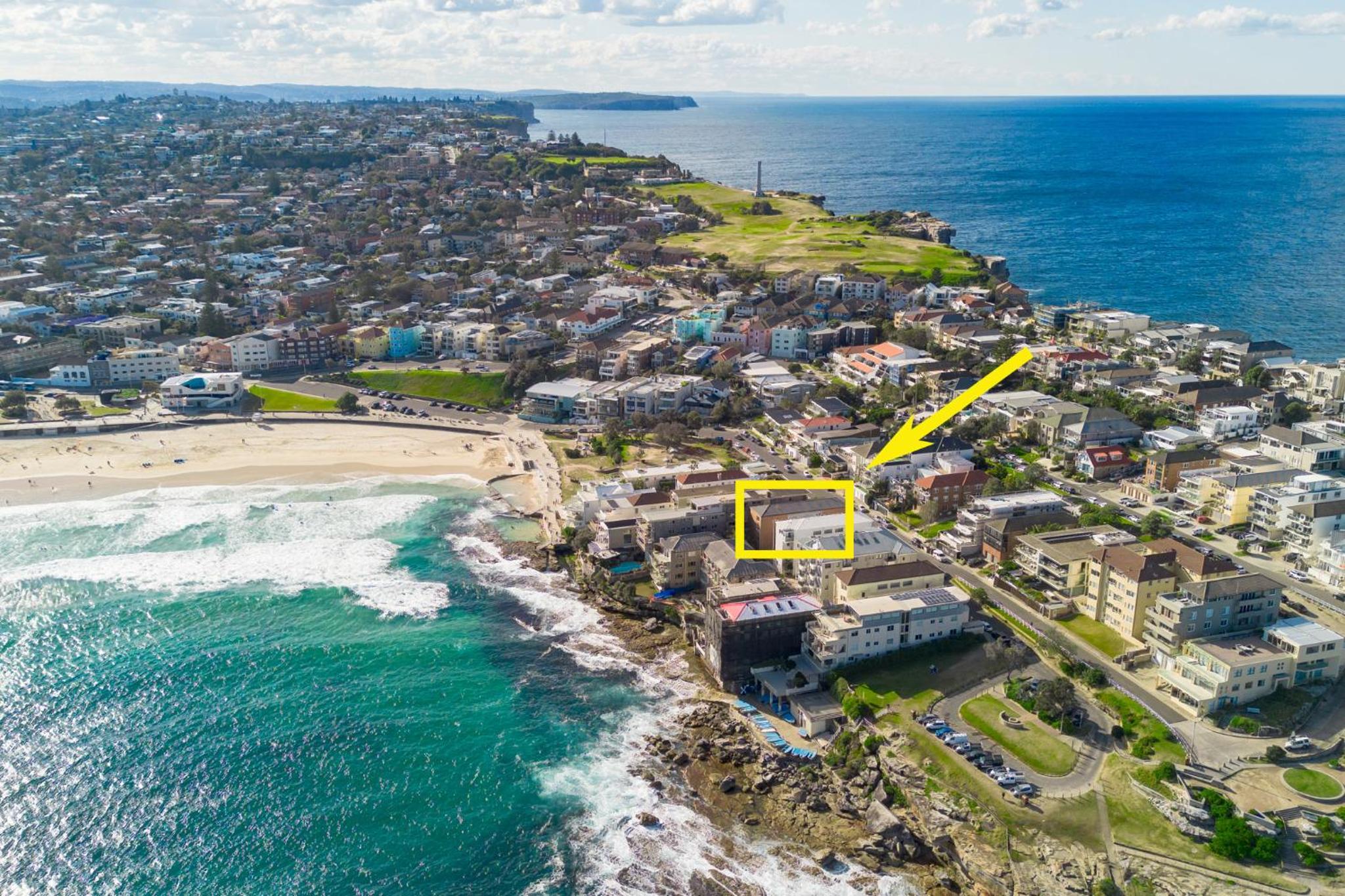 Luxe 2BR with Smart TV Steps from Bondi Beach