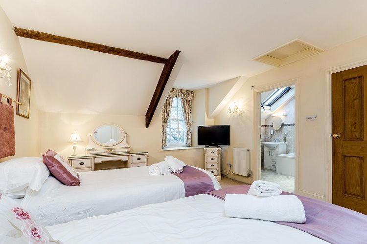 The Coach House - Family view 5