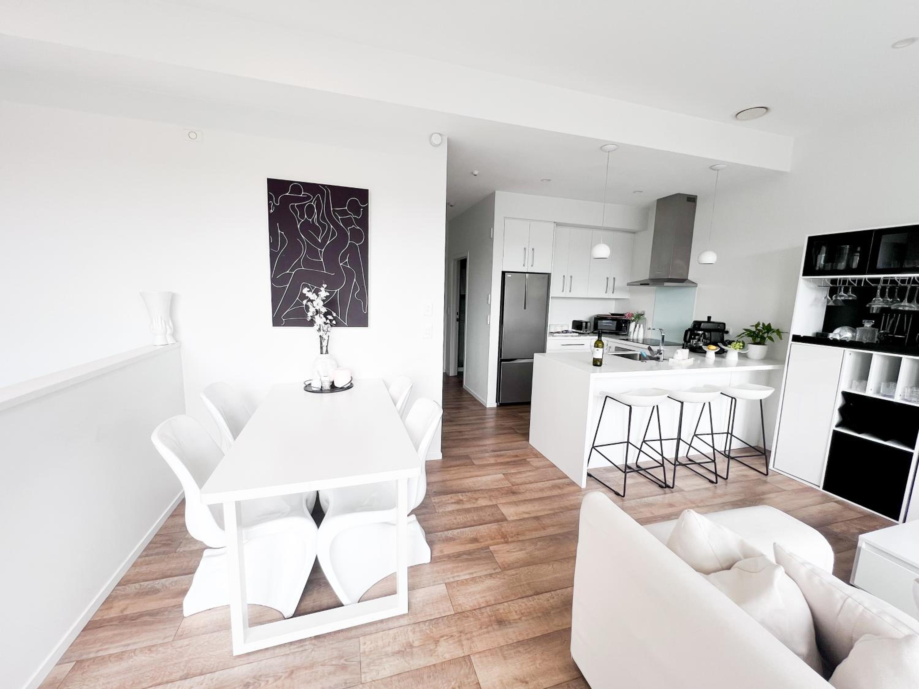 Luxury 2 Bedroom Apartment with cocktail bar and espresso machine