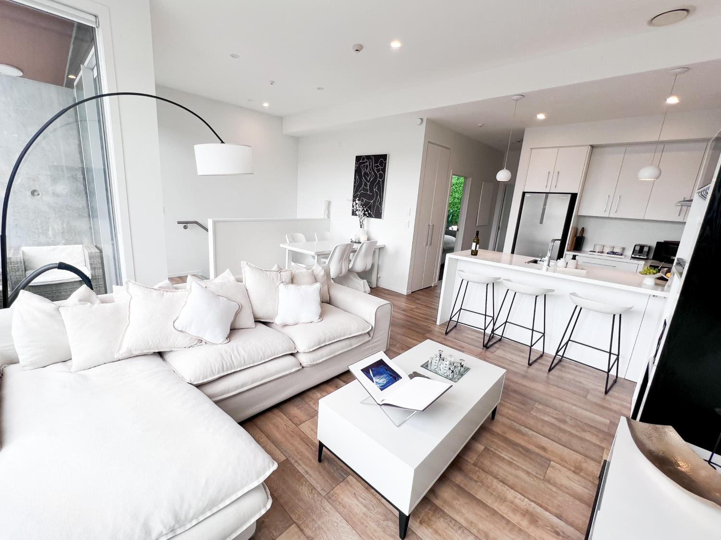 Luxury 2 Bedroom Apartment with cocktail bar and espresso machine