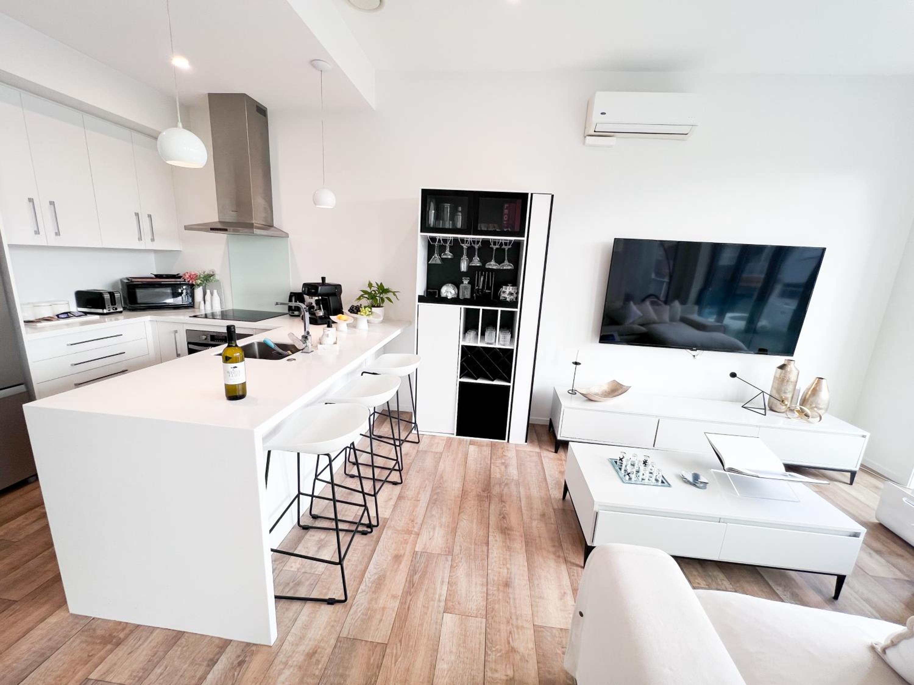 Luxury 2 Bedroom Apartment with cocktail bar and espresso machine