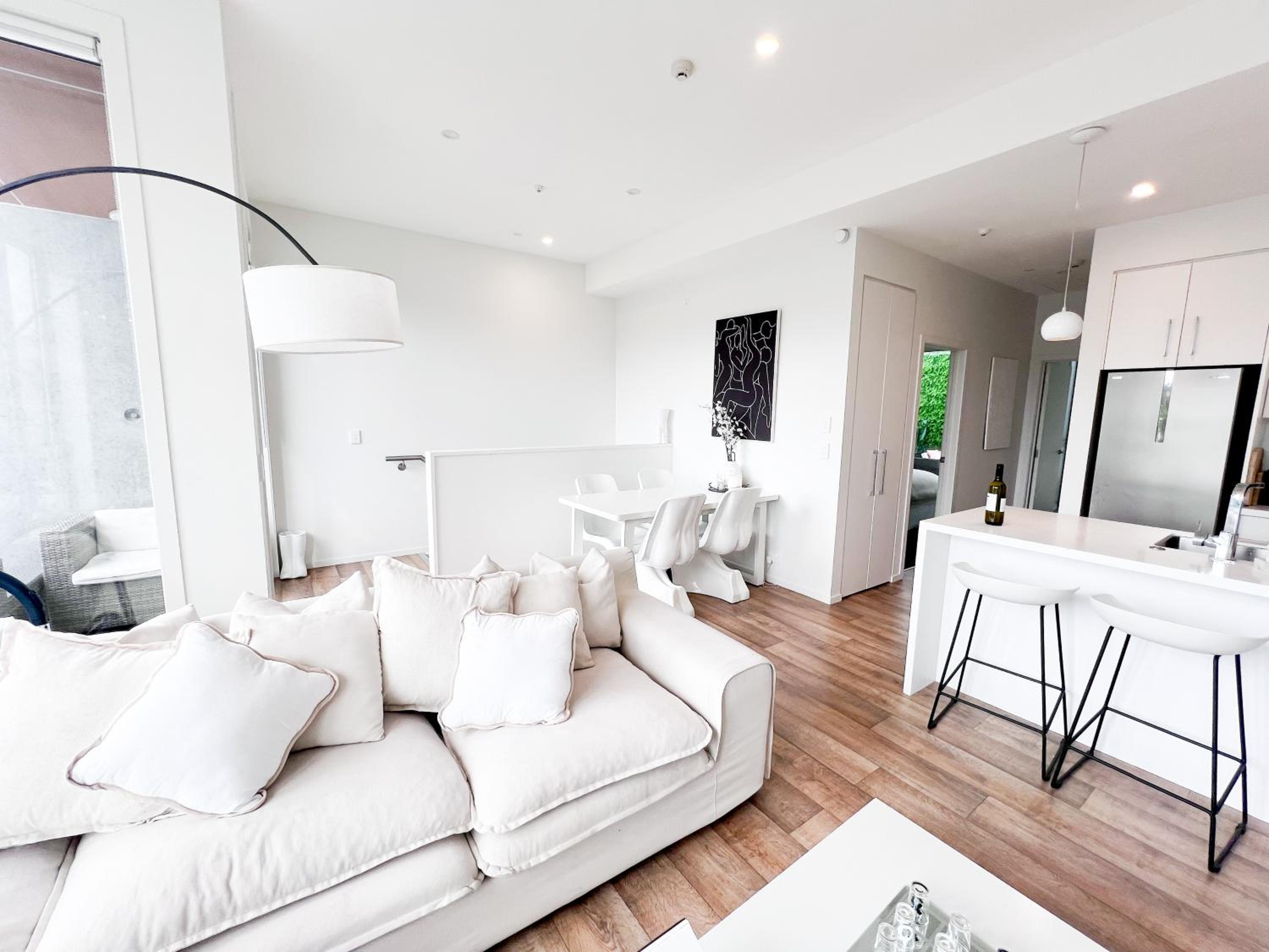 Luxury 2 Bedroom Apartment with cocktail bar and espresso machine