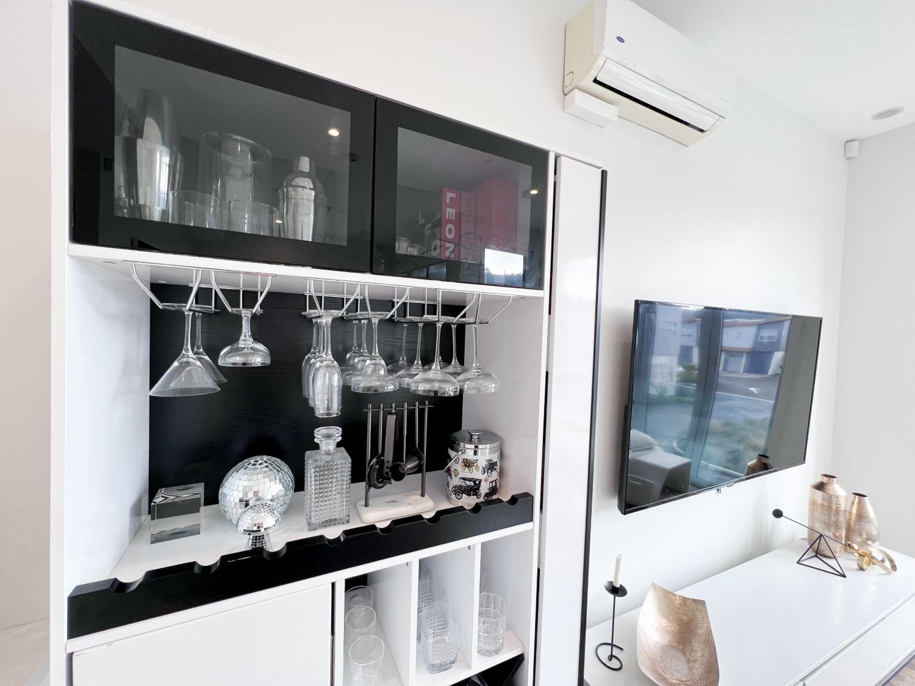 Luxury 2 Bedroom Apartment with cocktail bar and espresso machine