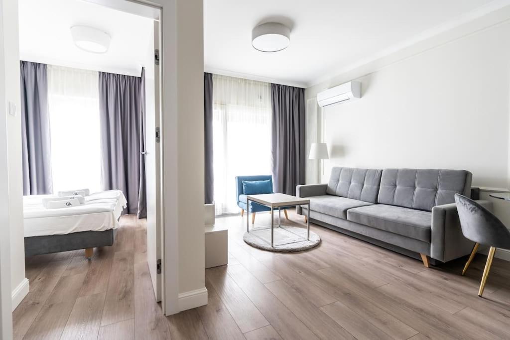 Urban Chic - Mennica Residence - Warsaw Center - For 20 Guests