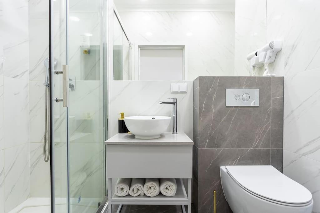 Urban Chic - Mennica Residence - Warsaw Center - For 20 Guests