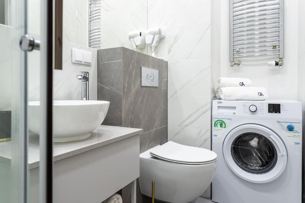 Urban Chic - Mennica Residence - Warsaw Center - For 20 Guests