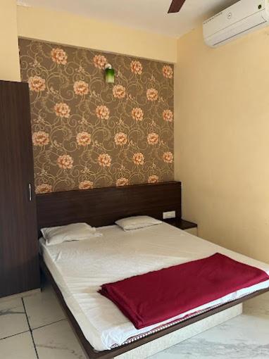 Swapnapurti Lodge, Akkalkot view 4