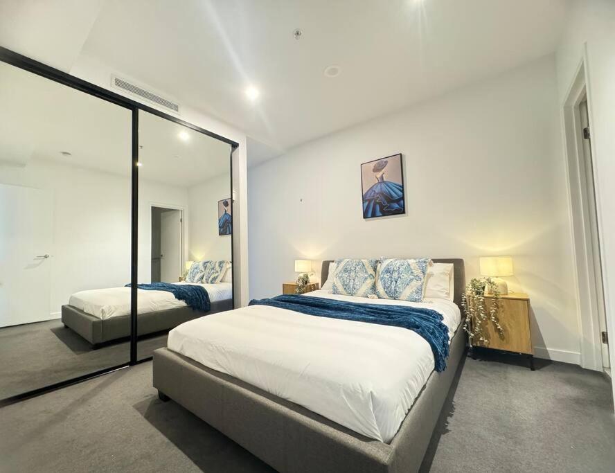 Deluxe 2BD Apt with Infinity Pool