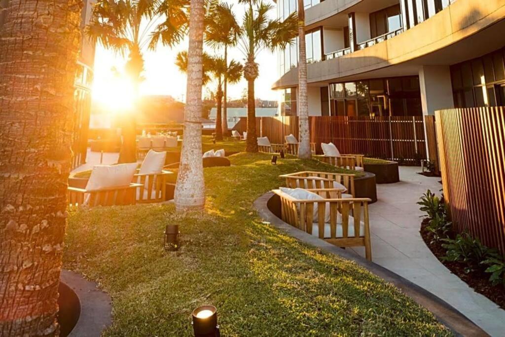 Deluxe 2BD Apt with Infinity Pool