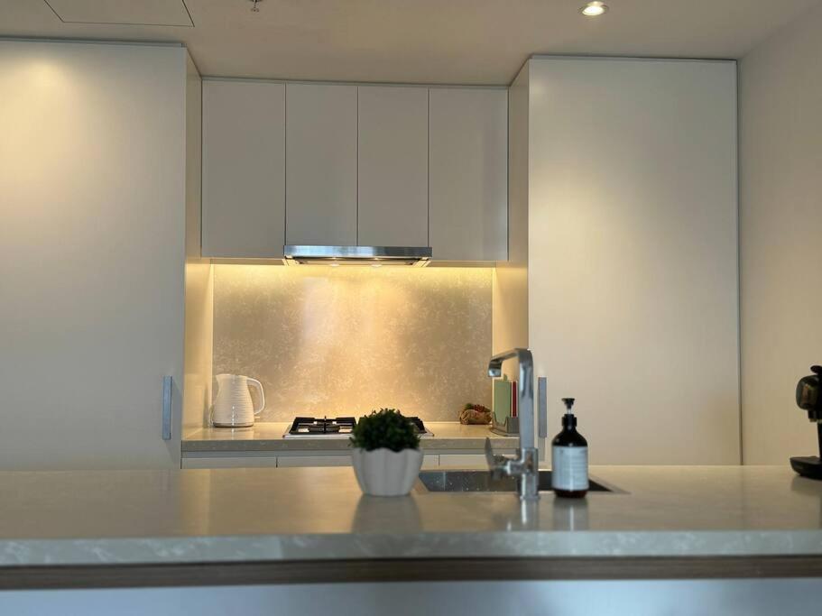 Deluxe 2BD Apt with Infinity Pool