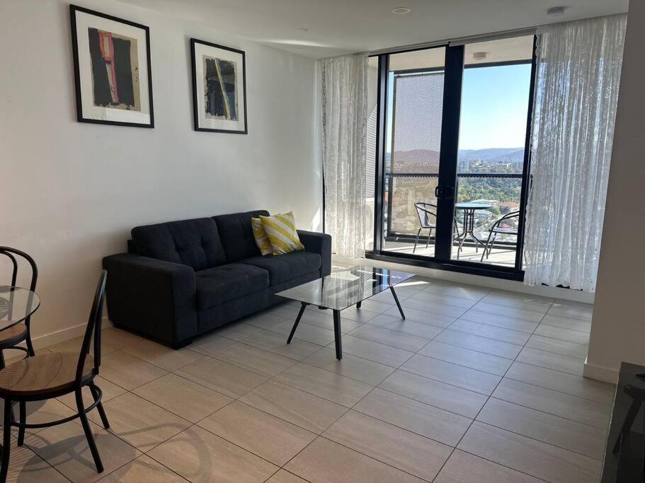 Deluxe 2BD Apt with Infinity Pool