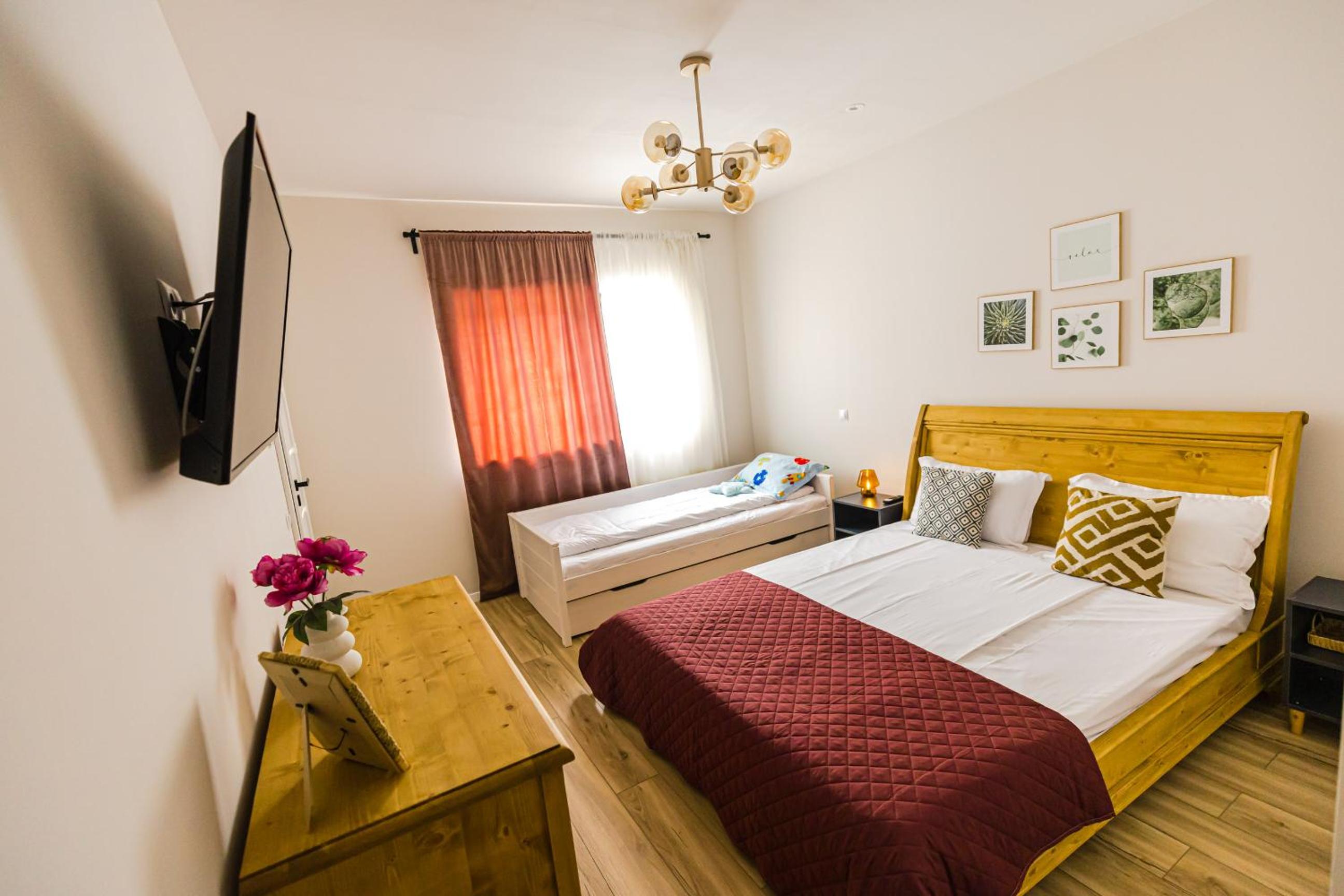 IoanaGuestHouse
