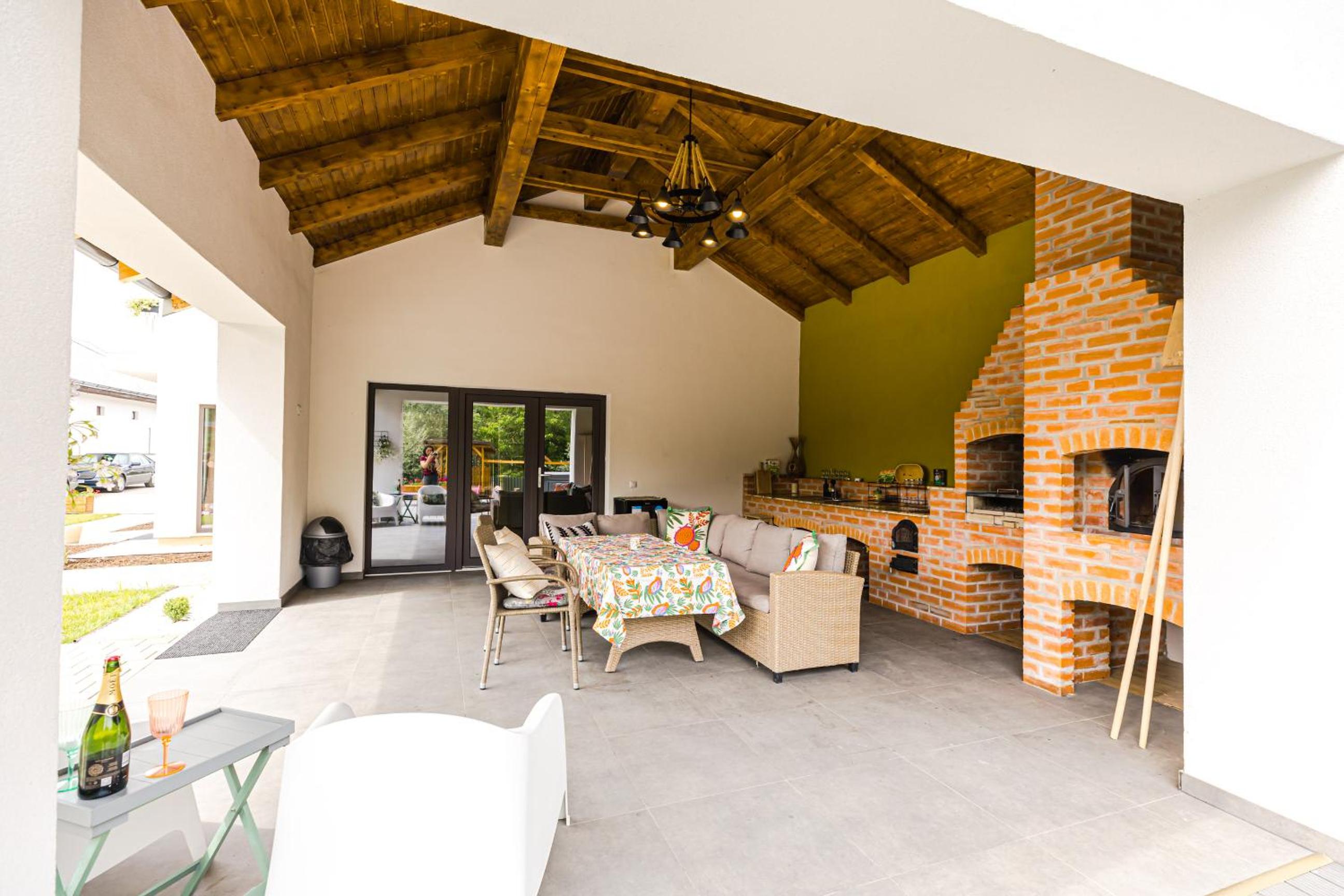 IoanaGuestHouse