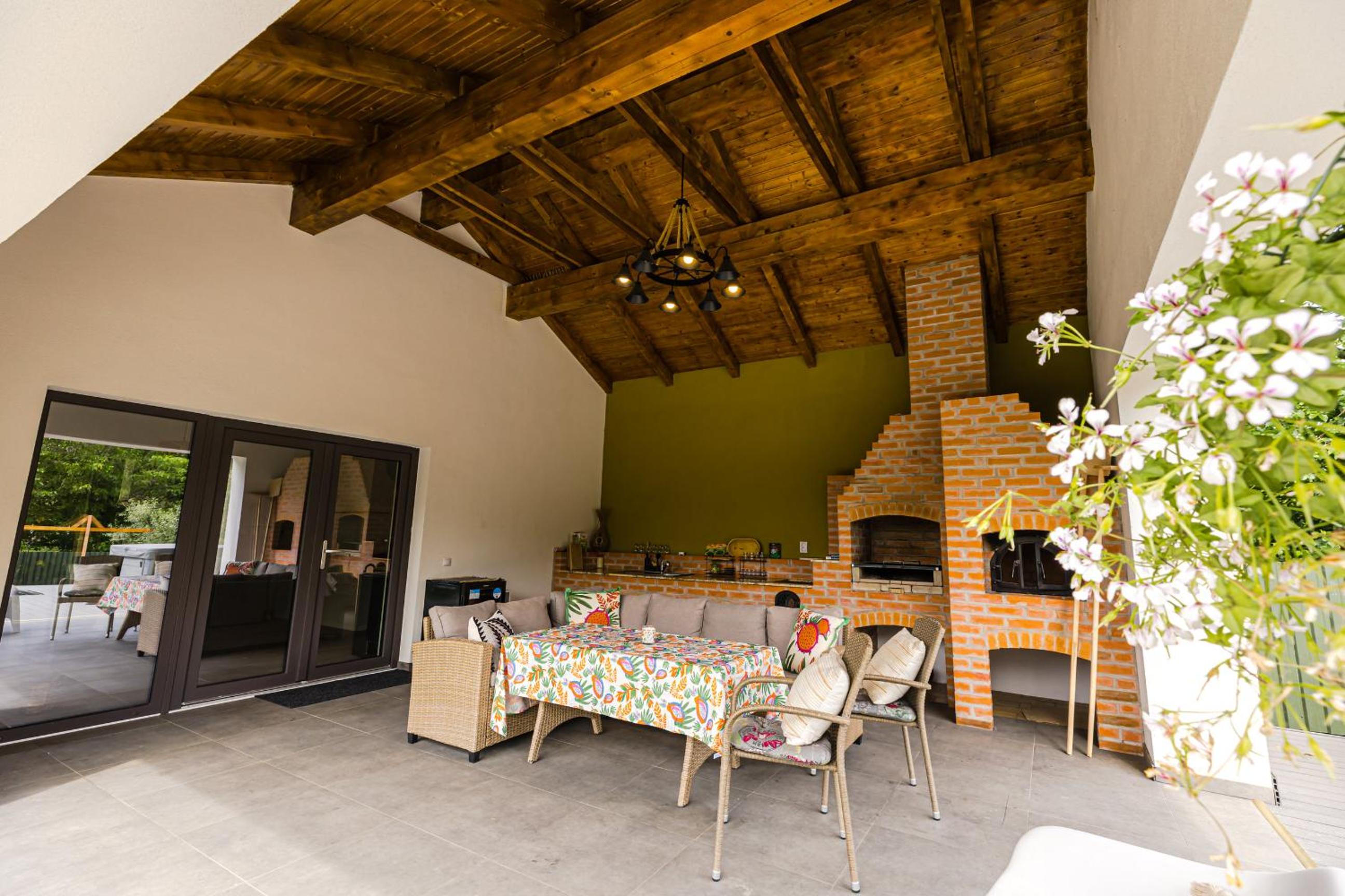 IoanaGuestHouse
