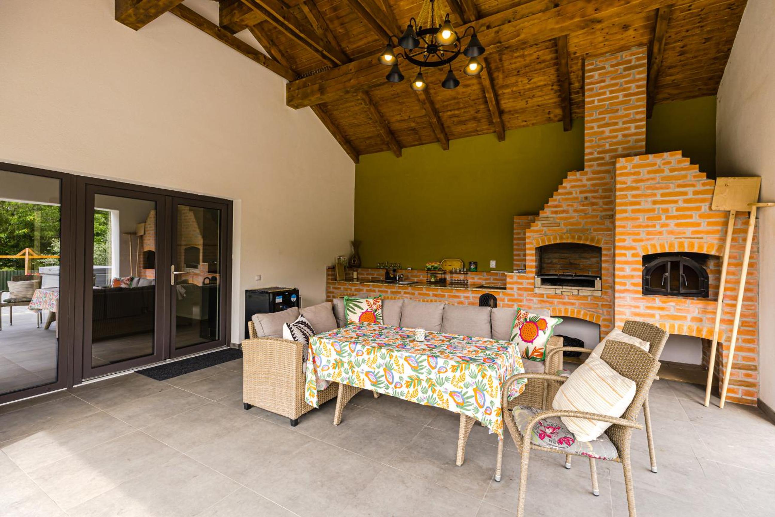 IoanaGuestHouse