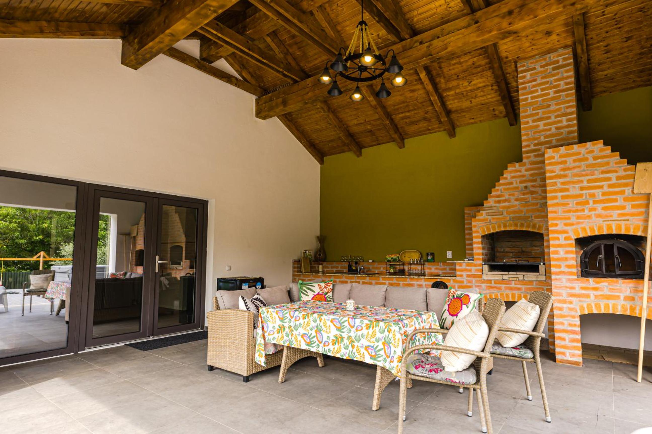 IoanaGuestHouse