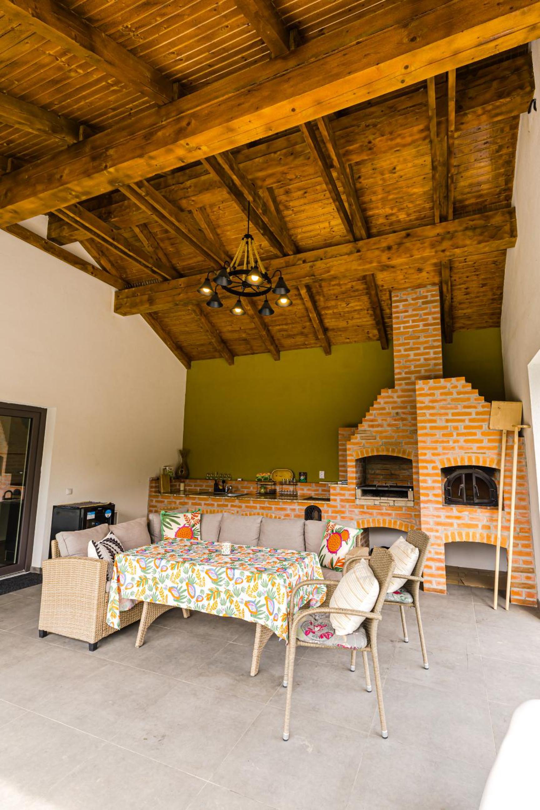 IoanaGuestHouse