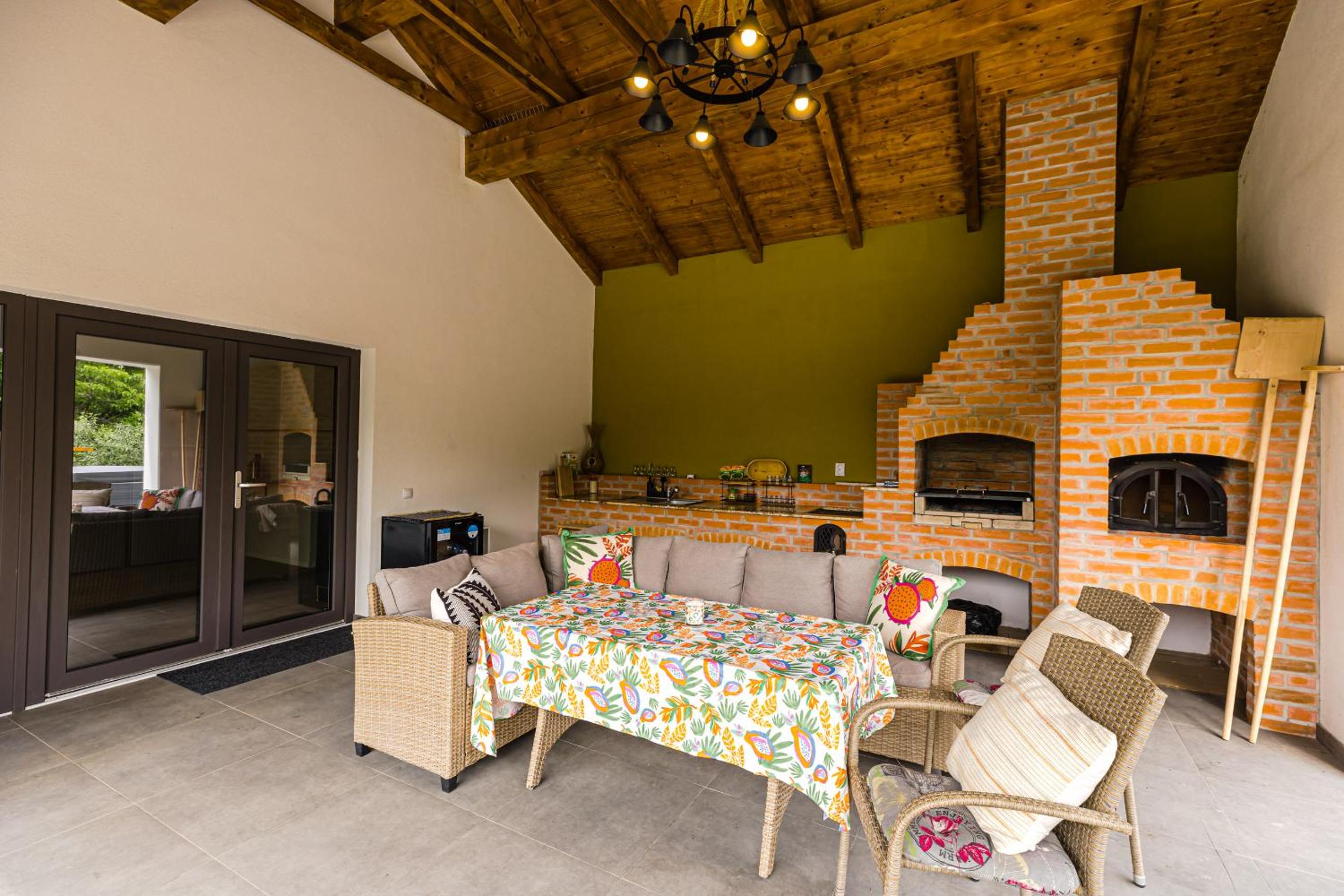 IoanaGuestHouse