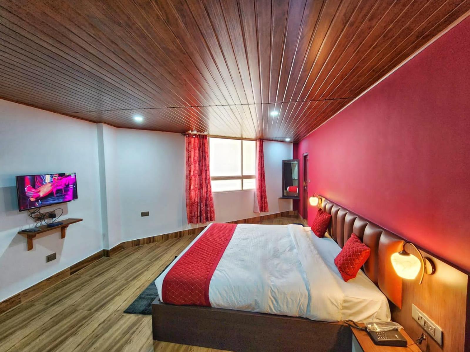 Hotel Kinlay By Sucasa Hills Near MG Marg view 3