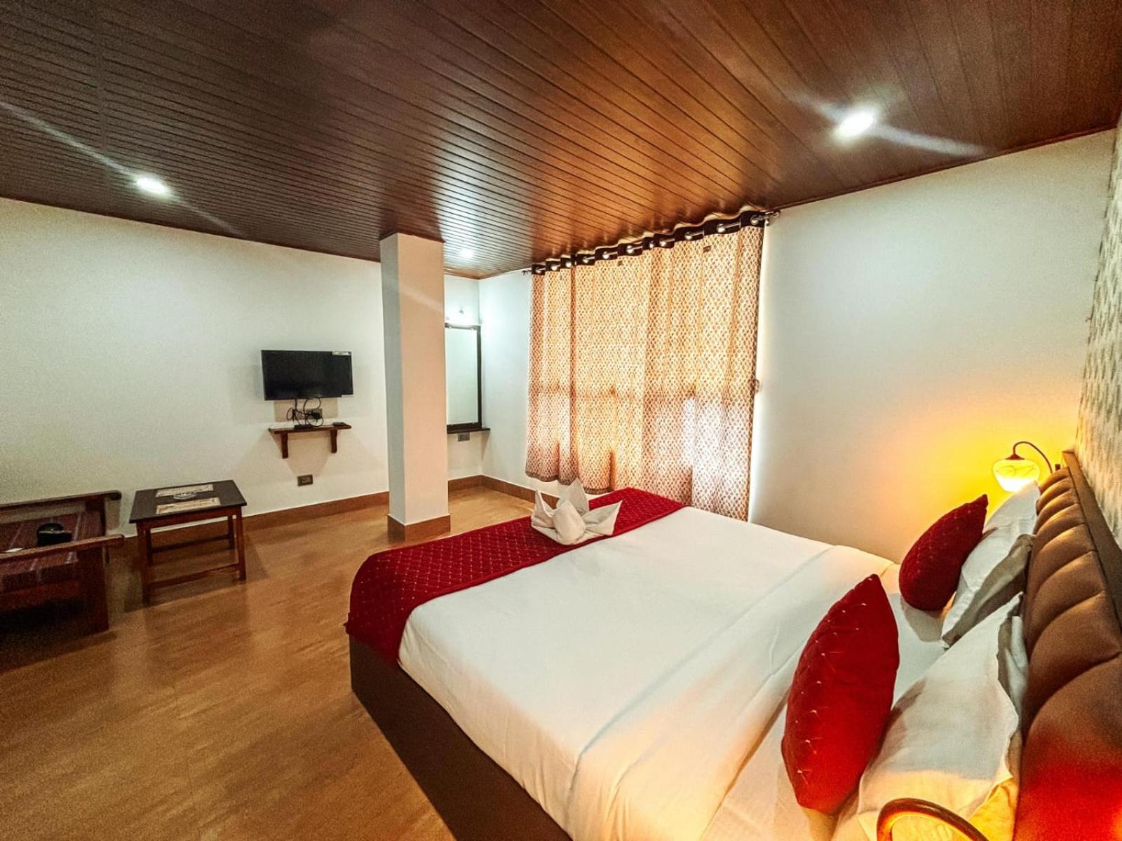 Hotel Kinlay By Sucasa Hills Near MG Marg view 5