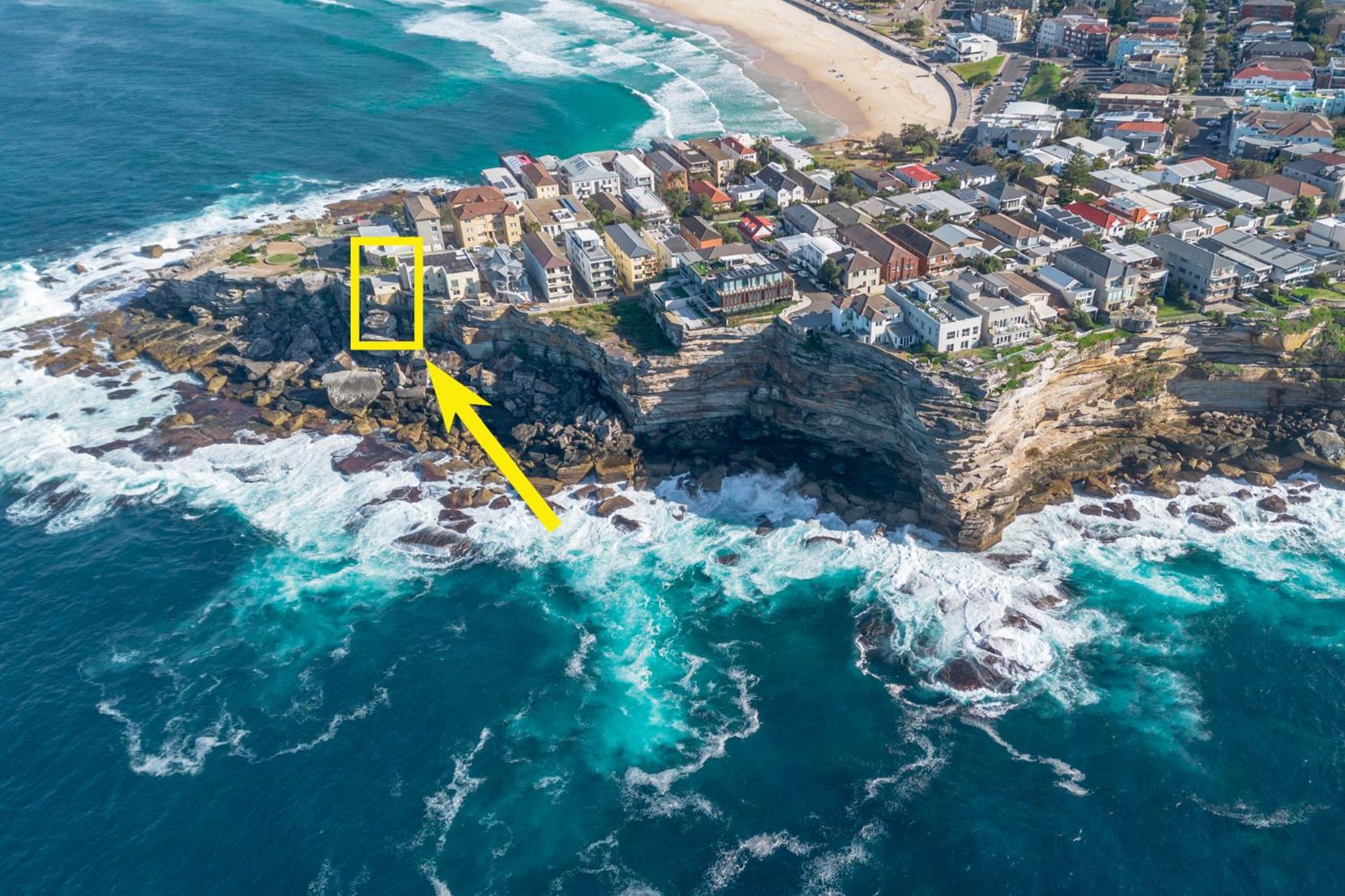 Upscale Cliffside Studio with Ocean Views North Bondi
