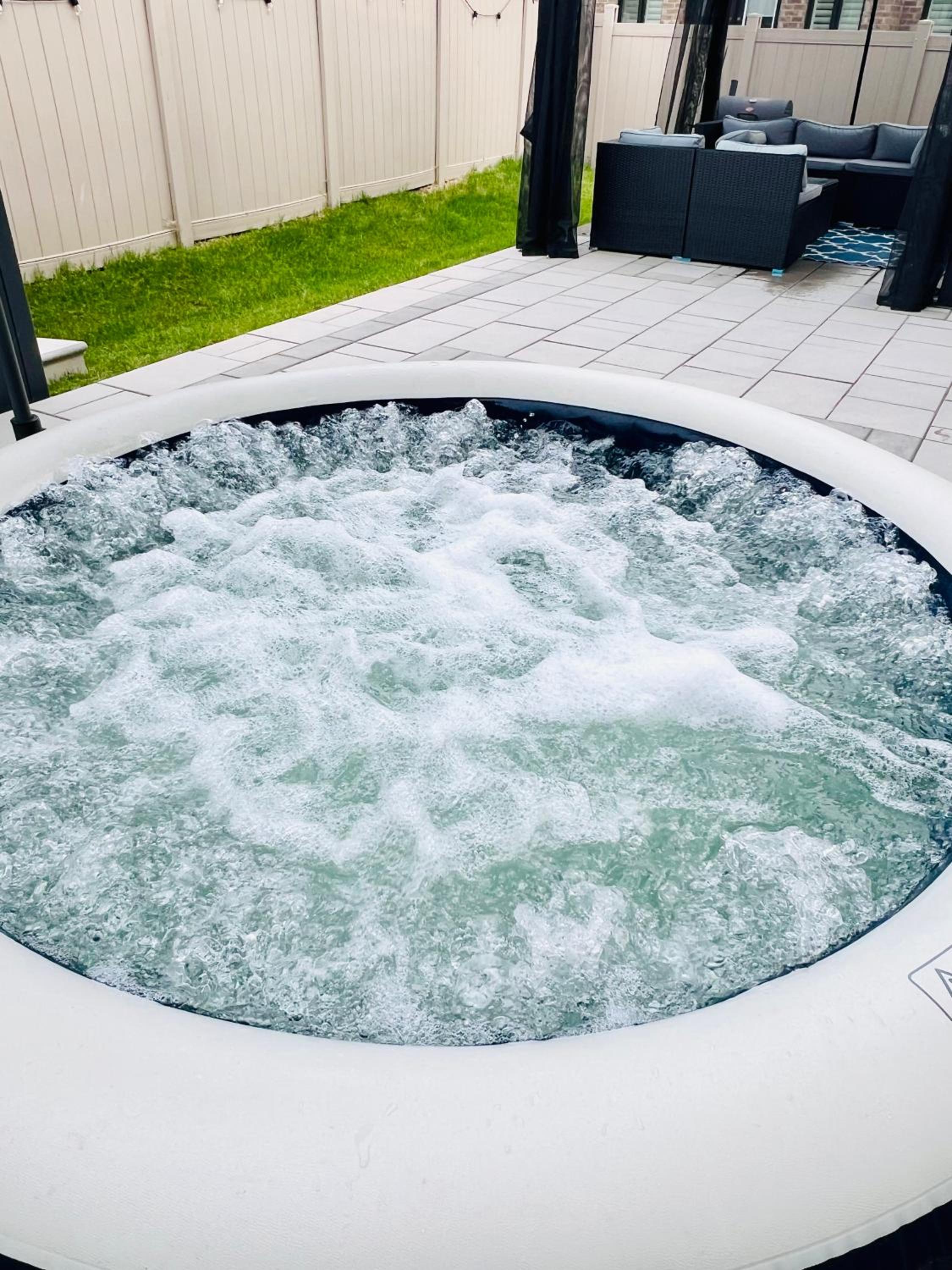 Toronto Vacations - Luxury Oakville Home, Hot Tub, Fireplace, New Home - Property Image 2