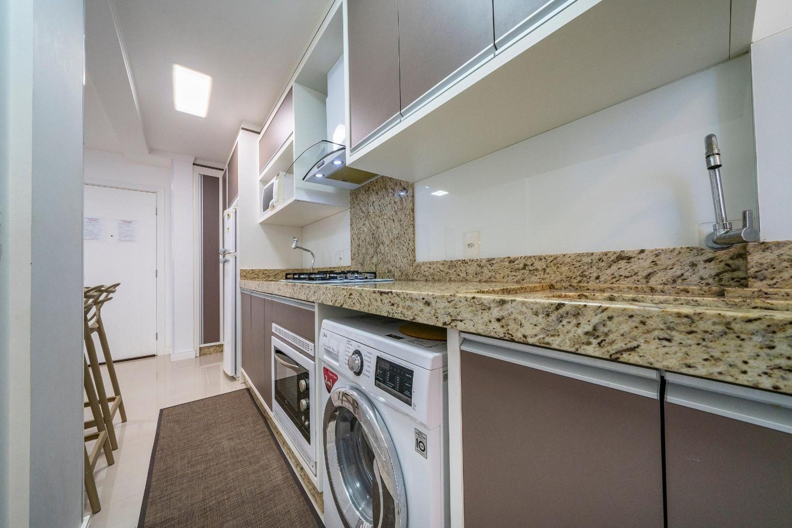 Apartamento 2 quartos sendo 1 suíte em Bombas