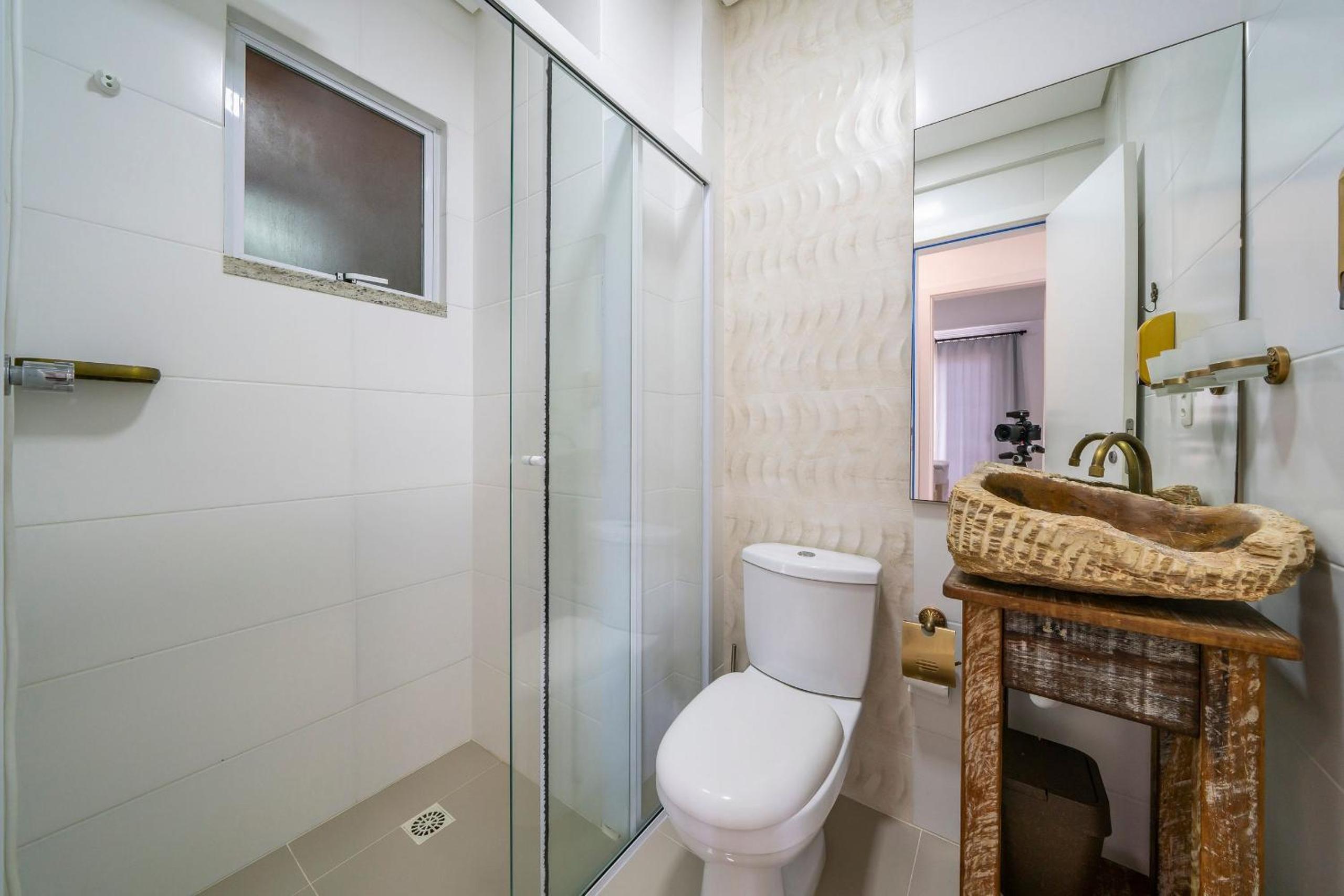 Apartamento 2 quartos sendo 1 suíte em Bombas
