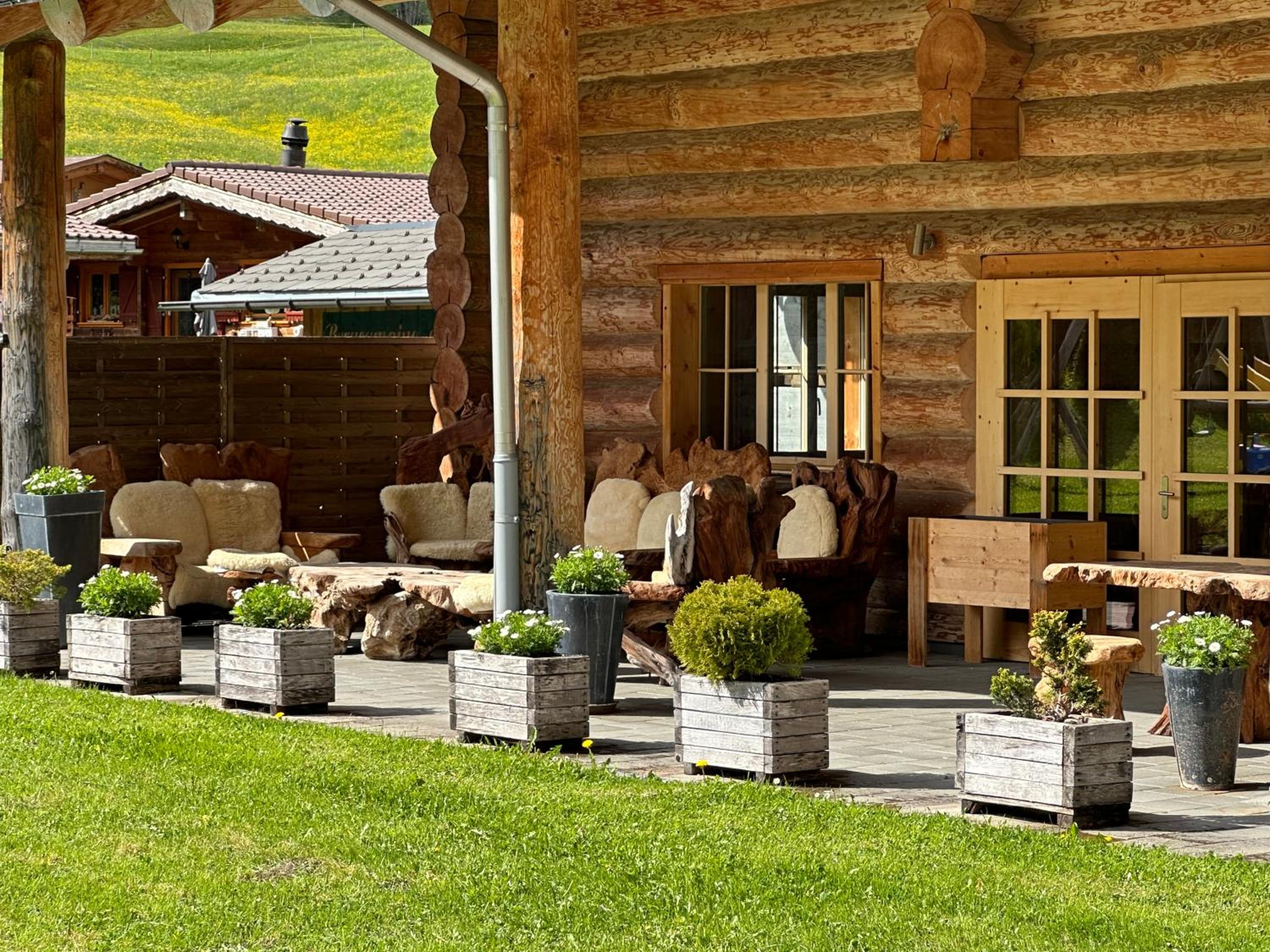 Standard 2 - Heiti Lodge