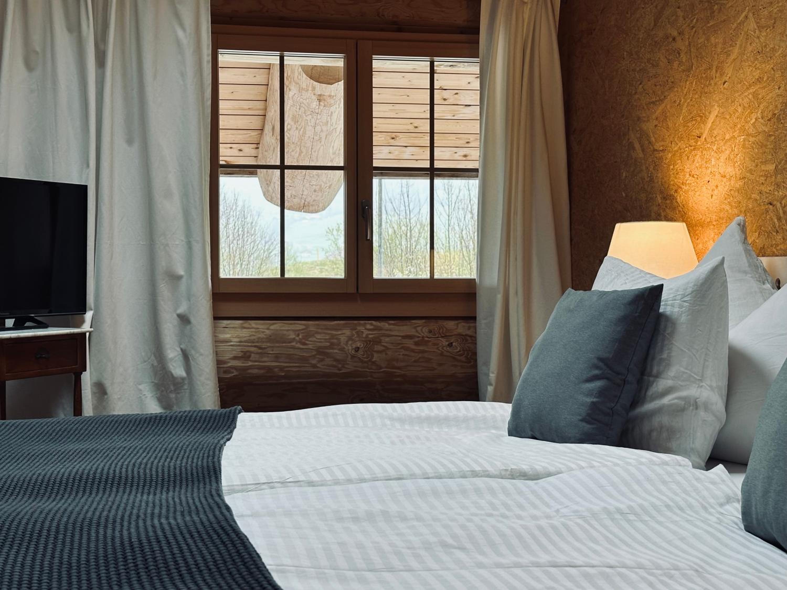Standard 2 - Heiti Lodge