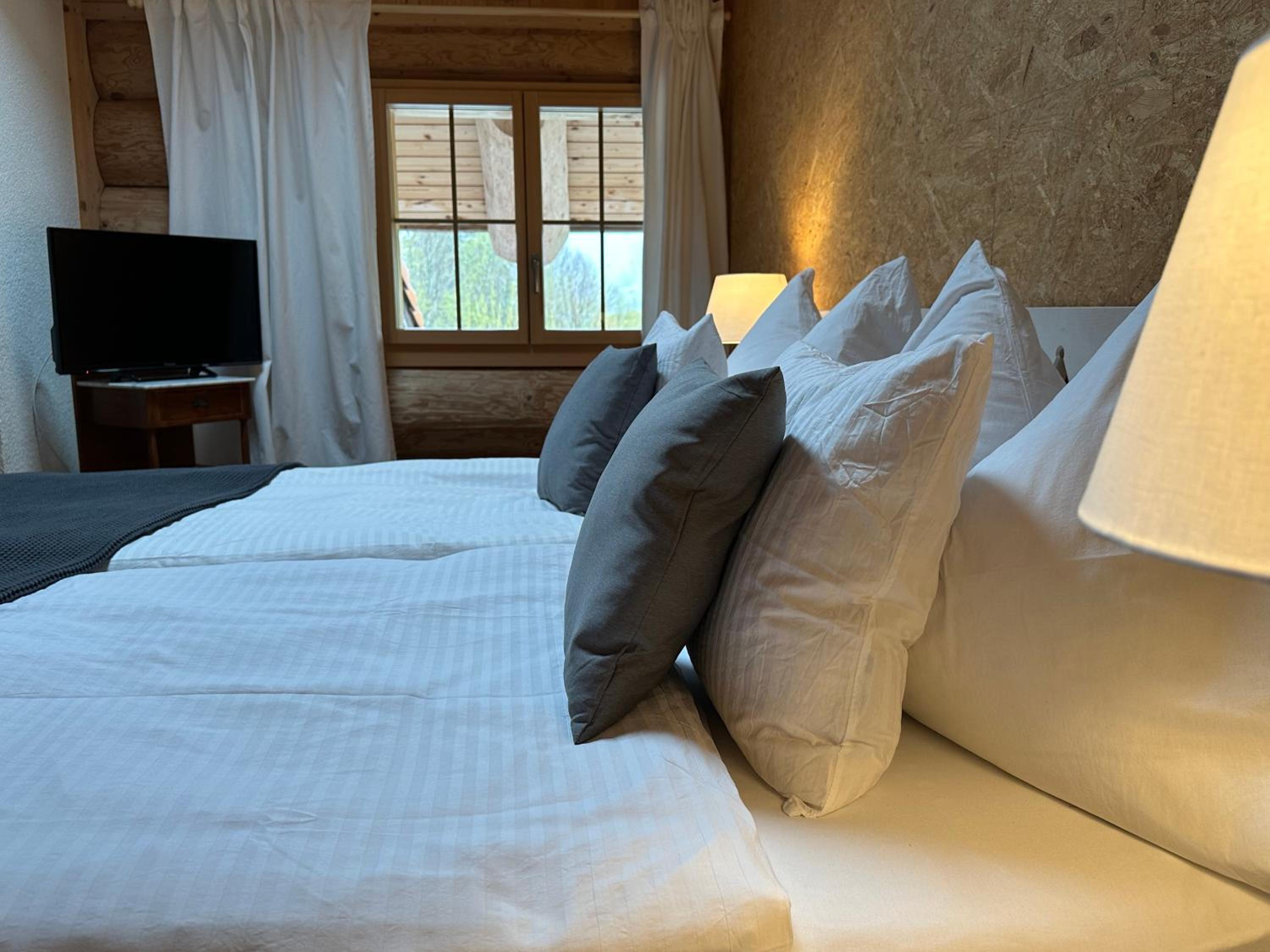 Standard 2 - Heiti Lodge