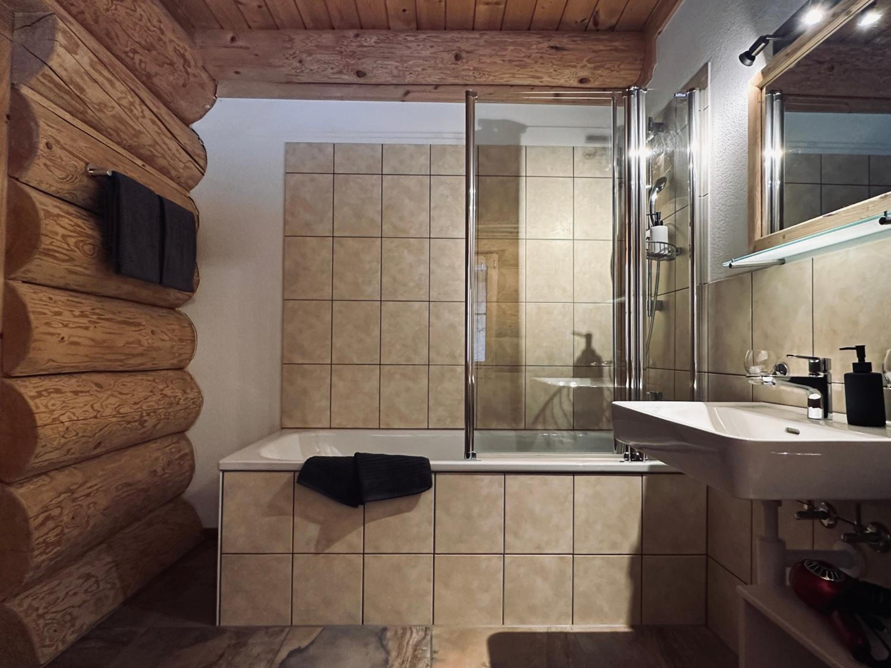 Standard 2 - Heiti Lodge