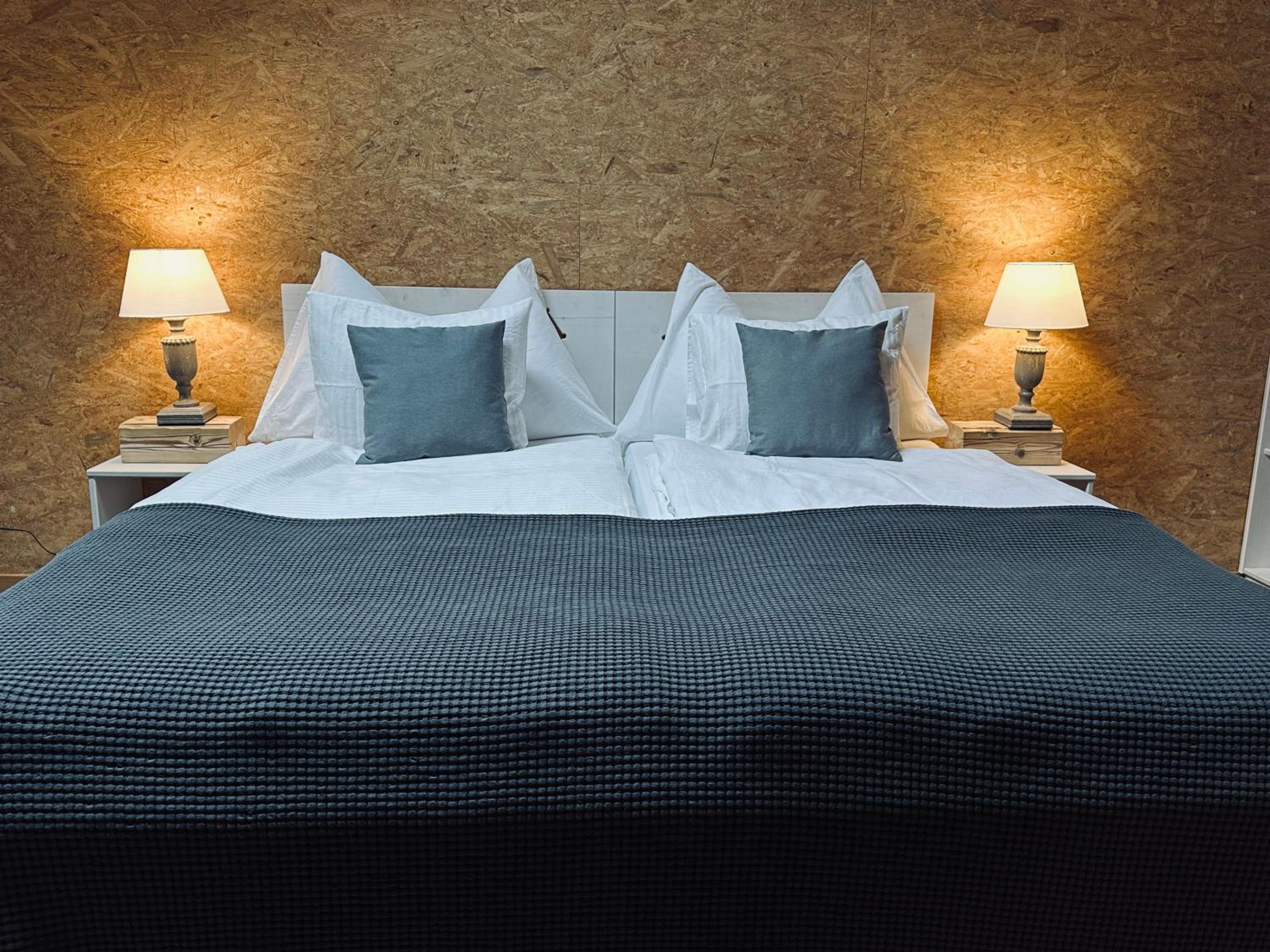 Standard 2 - Heiti Lodge