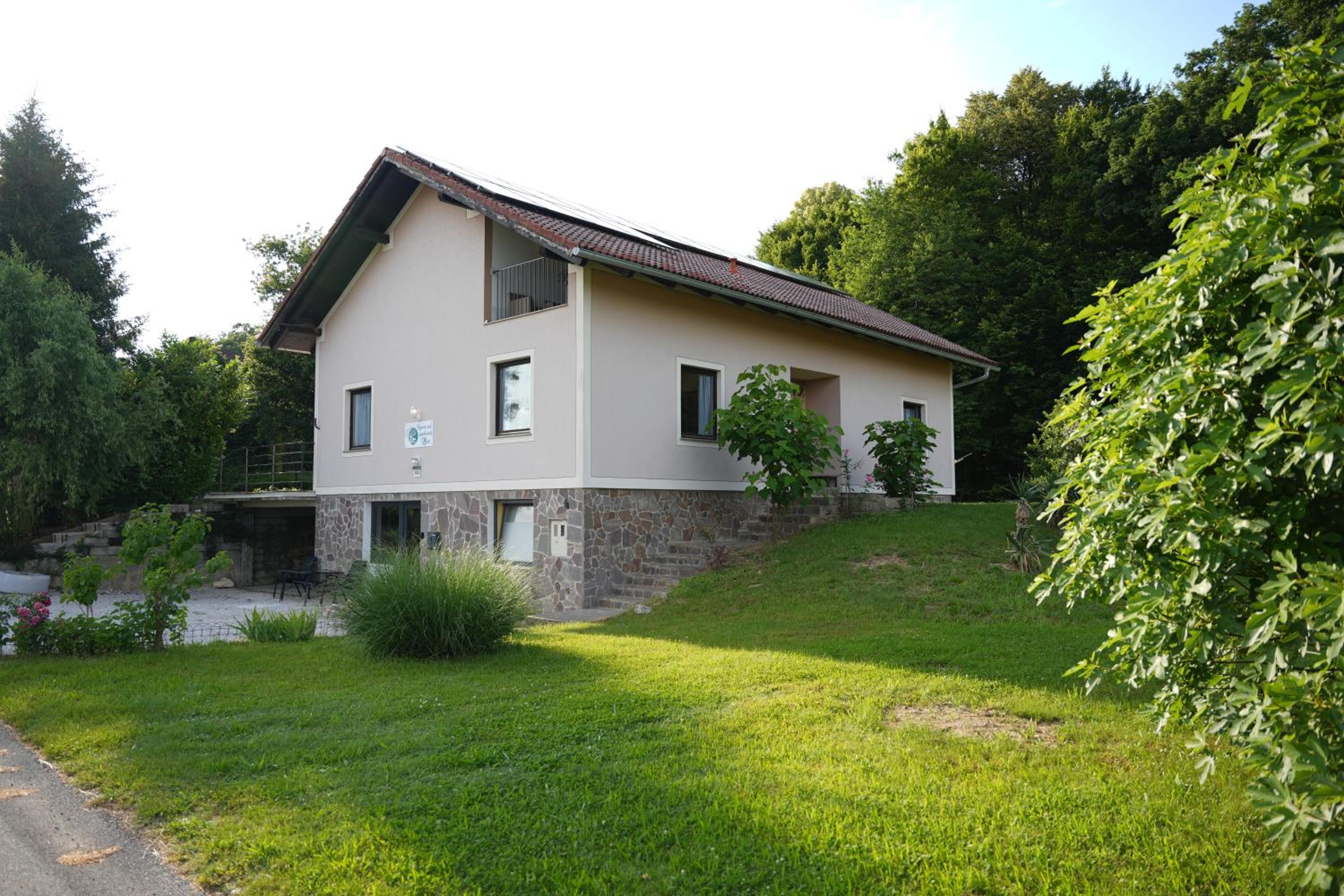 Hotel Rooms and apartments Biš - Image 1