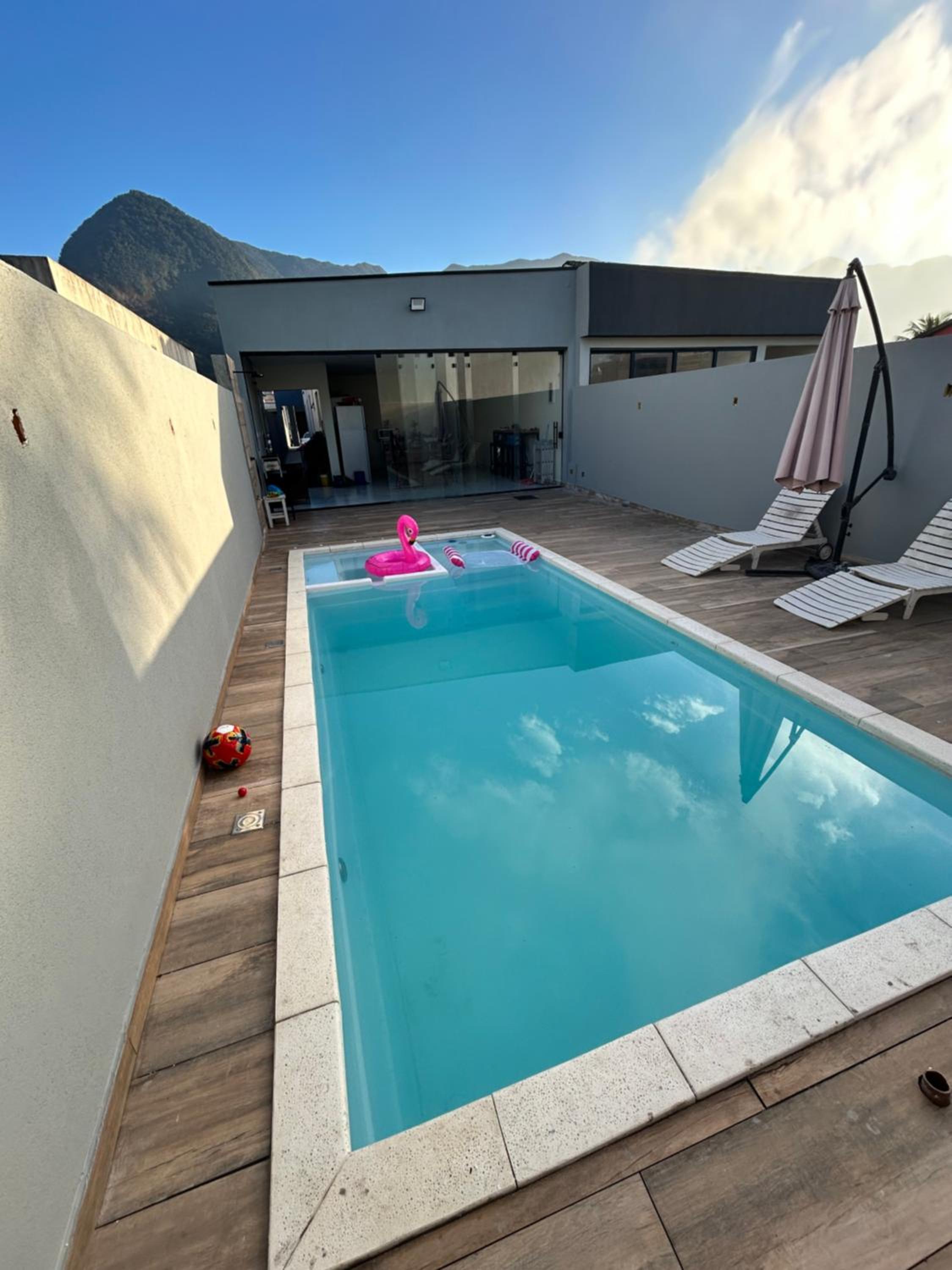 Casa Moderna de Praia no Condomínio Beira Mar