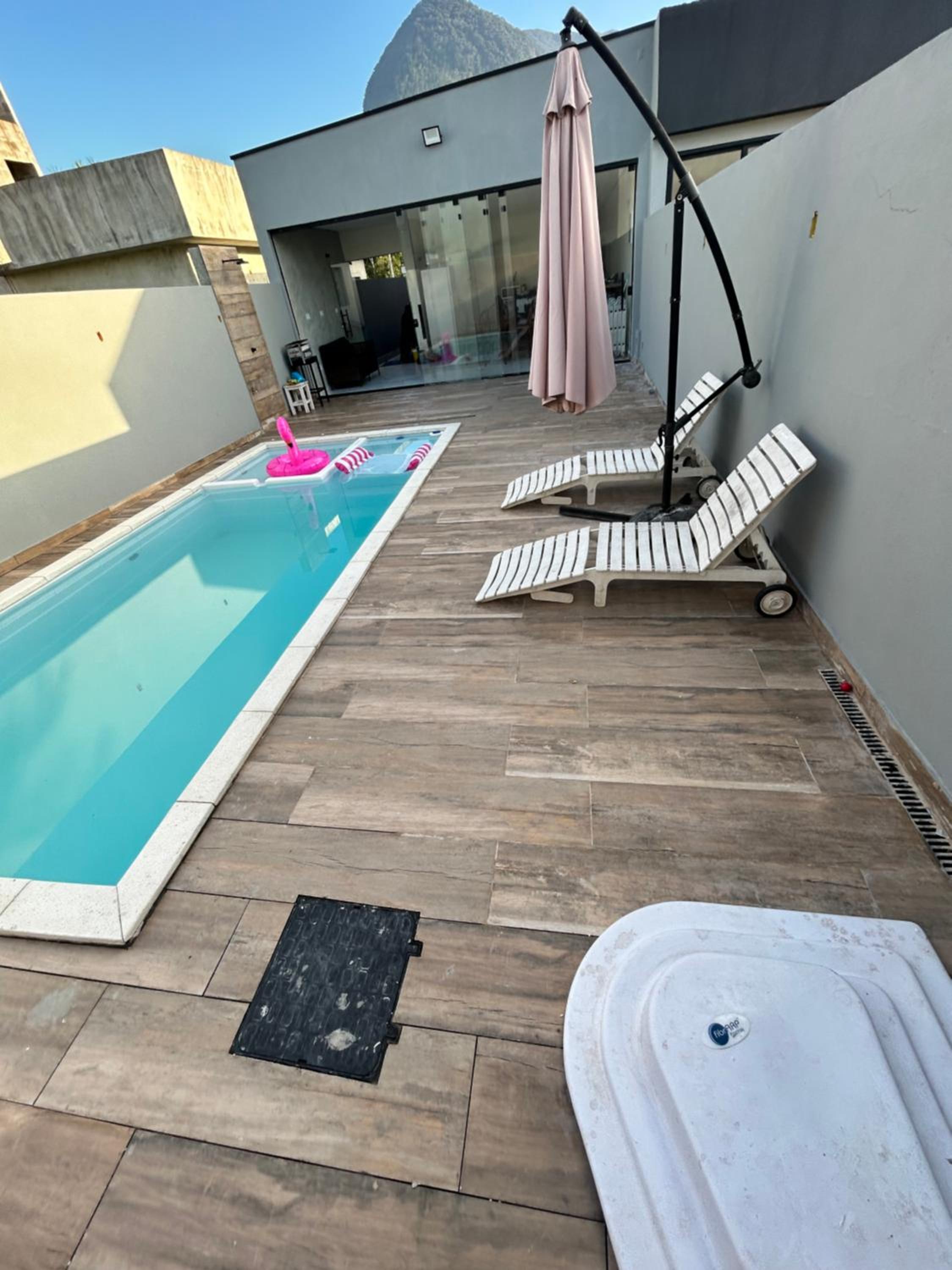 Casa Moderna de Praia no Condomínio Beira Mar